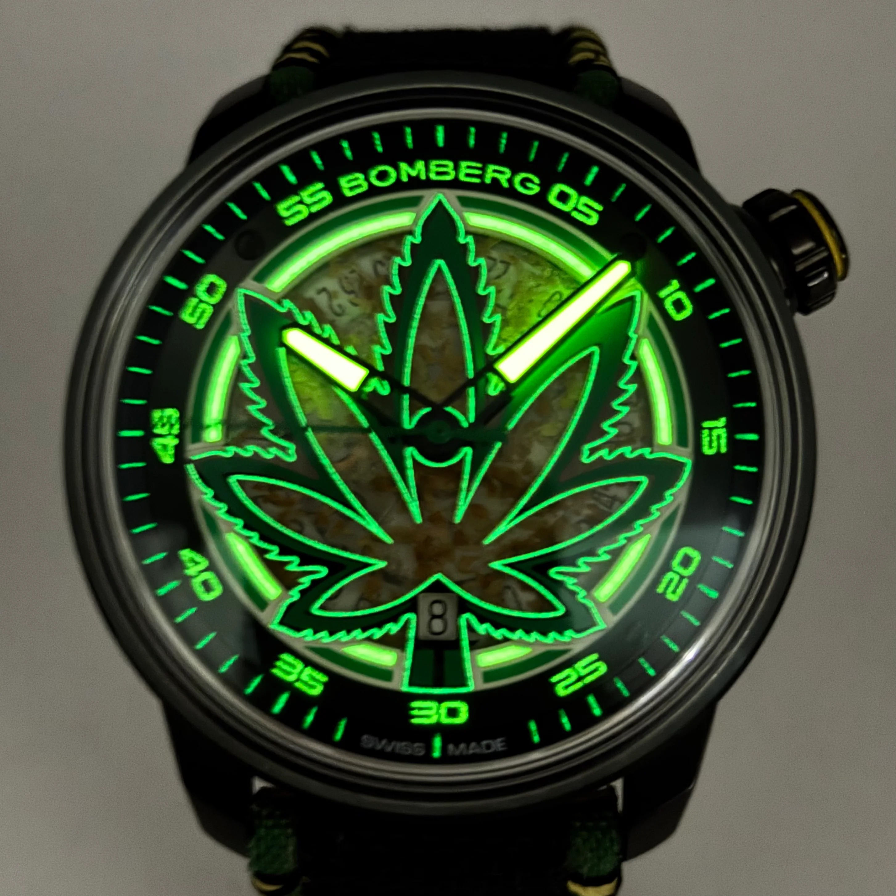 Reloj Bomberg BB-01 Cure The Bull Dog Automático - Image 10