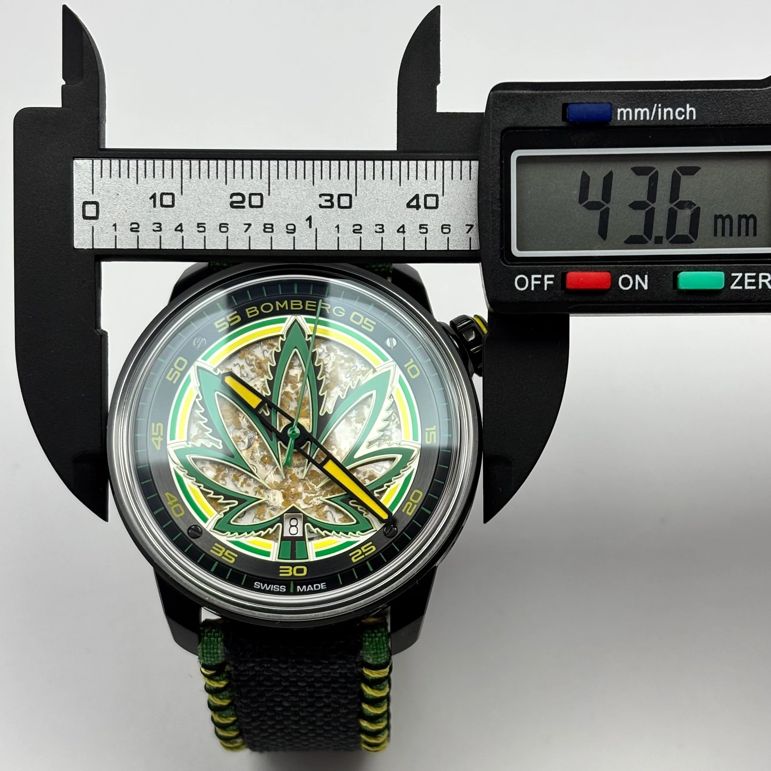 Reloj Bomberg BB-01 Cure The Bull Dog Automático - Image 9