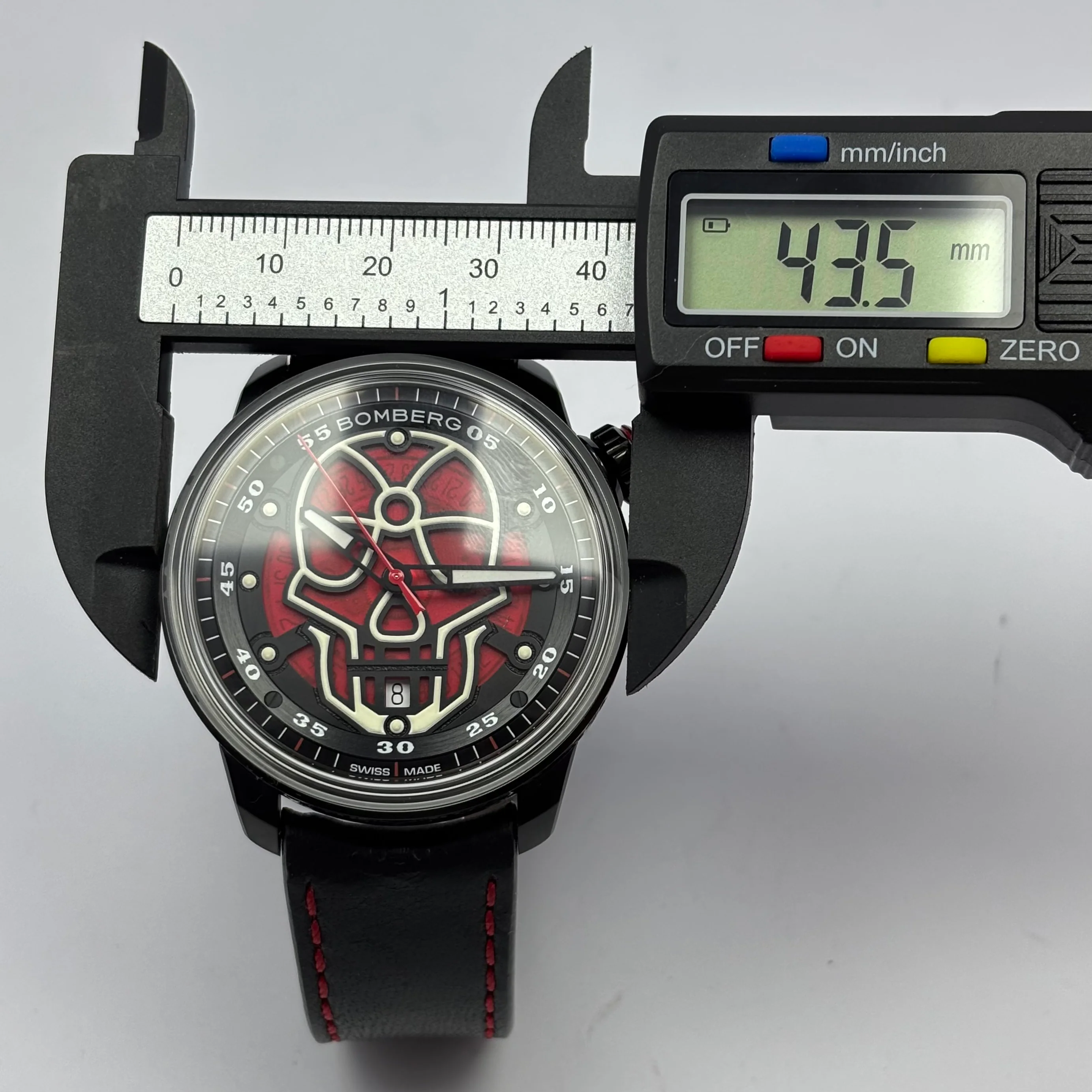Reloj Bomberg BB-01 Skull Red Automático l LT - Image 11