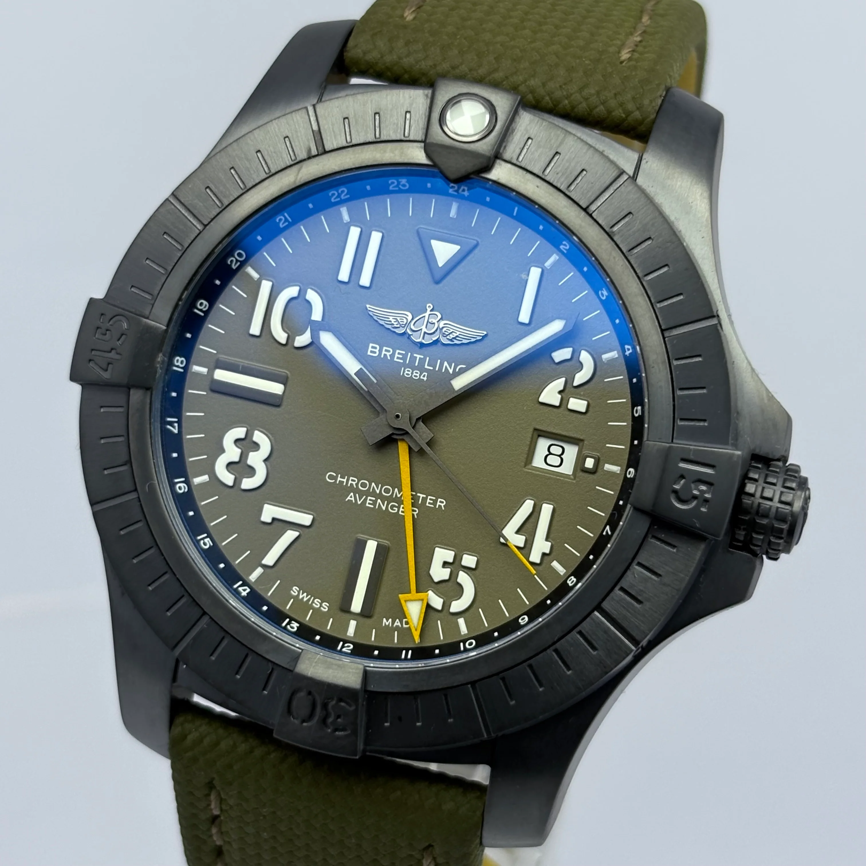 Reloj Breitling Avenger GMT Night Mission Automático - Image 3