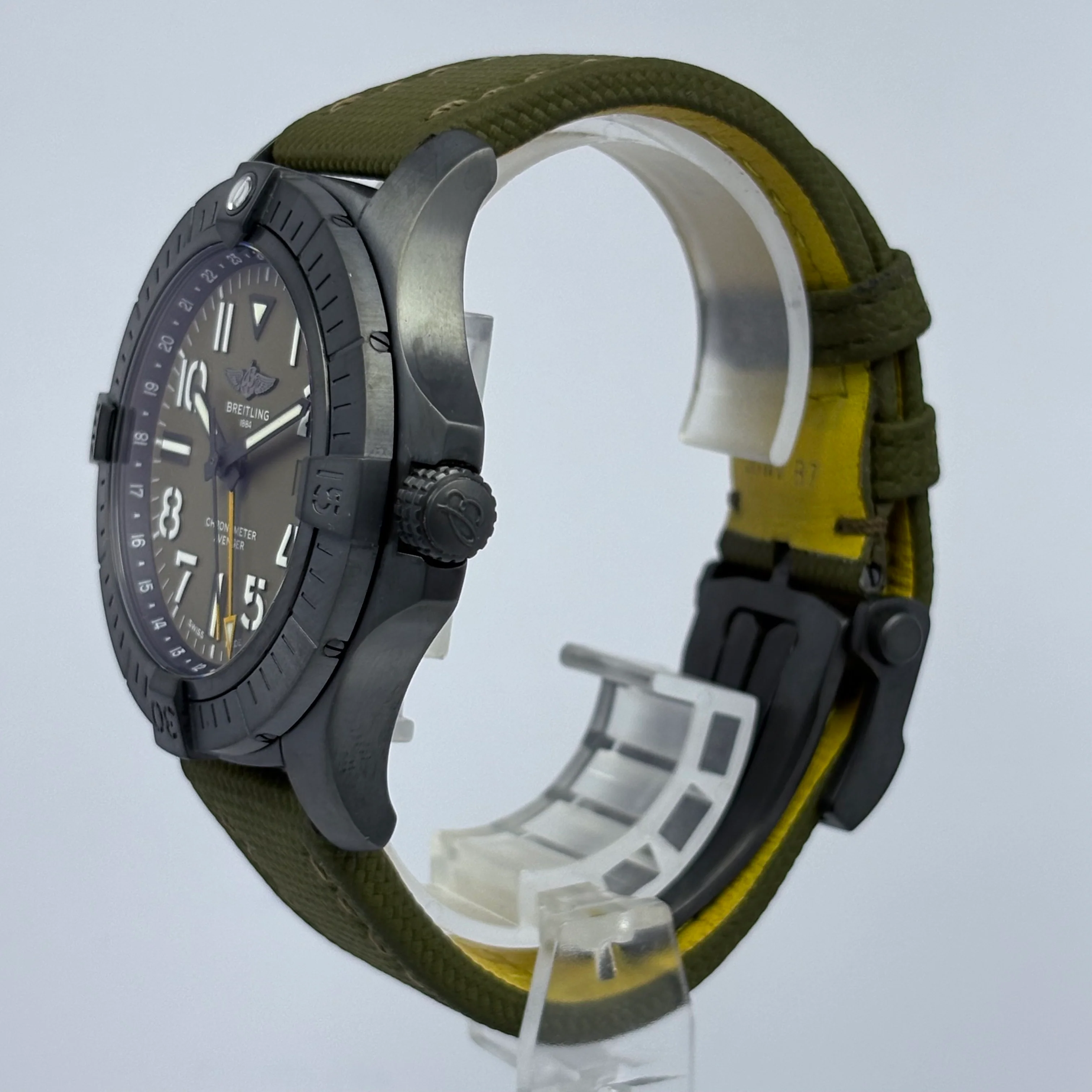 Reloj Breitling Avenger GMT Night Mission Automático - Image 4