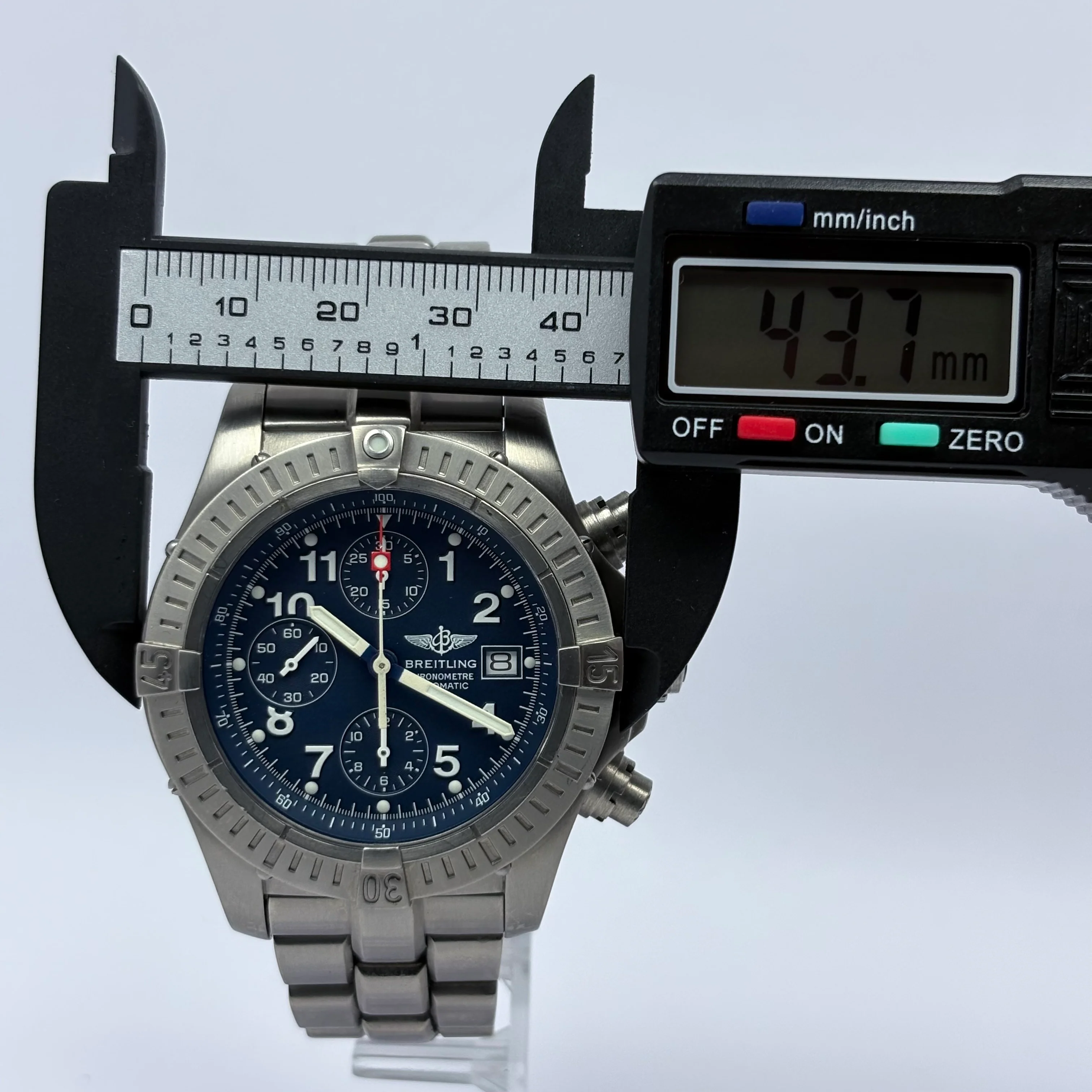 Reloj Breitling Avenger Titanio Cronógrafo Automático - Image 9