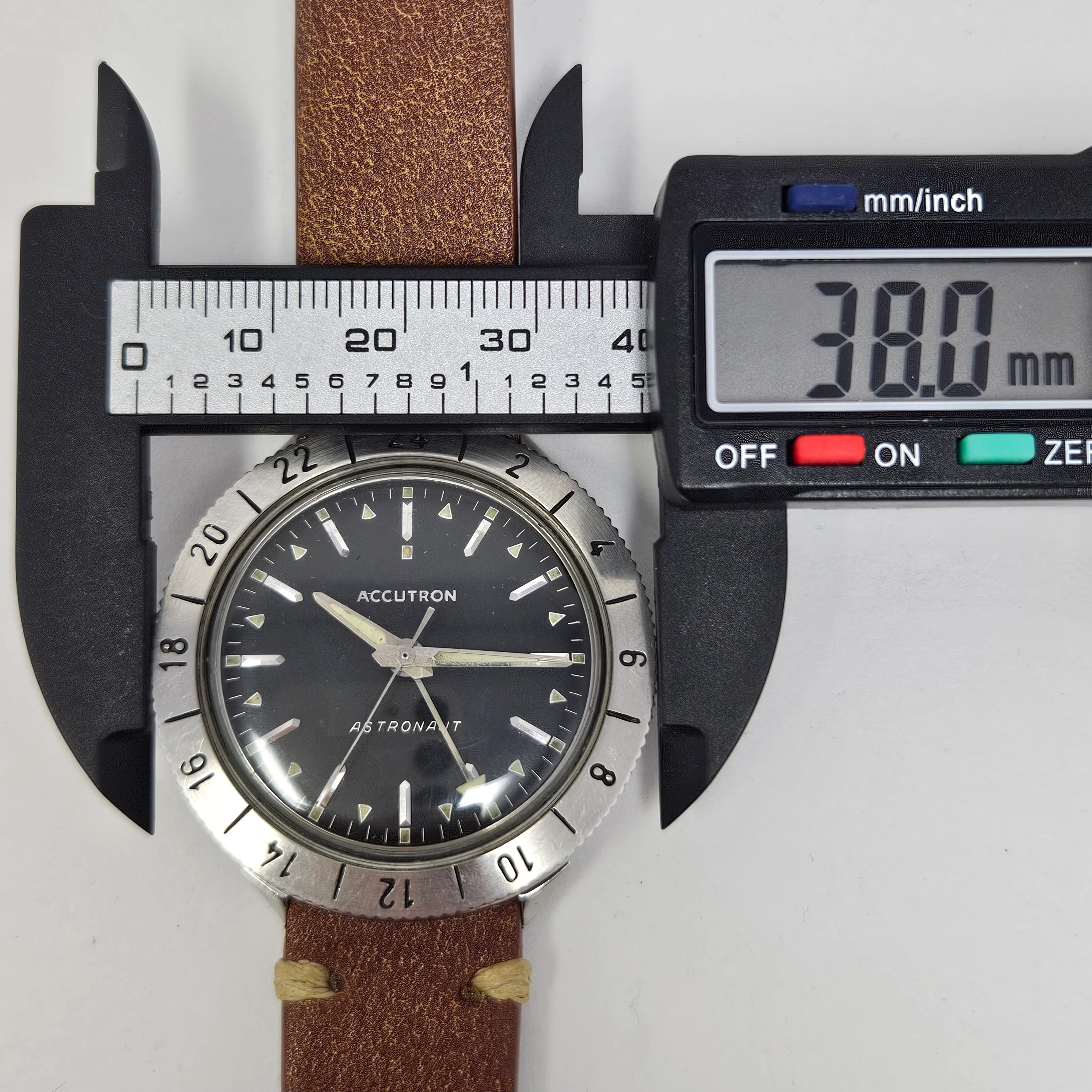Reloj Bulova Astronaut Vintage Quartz - Image 7