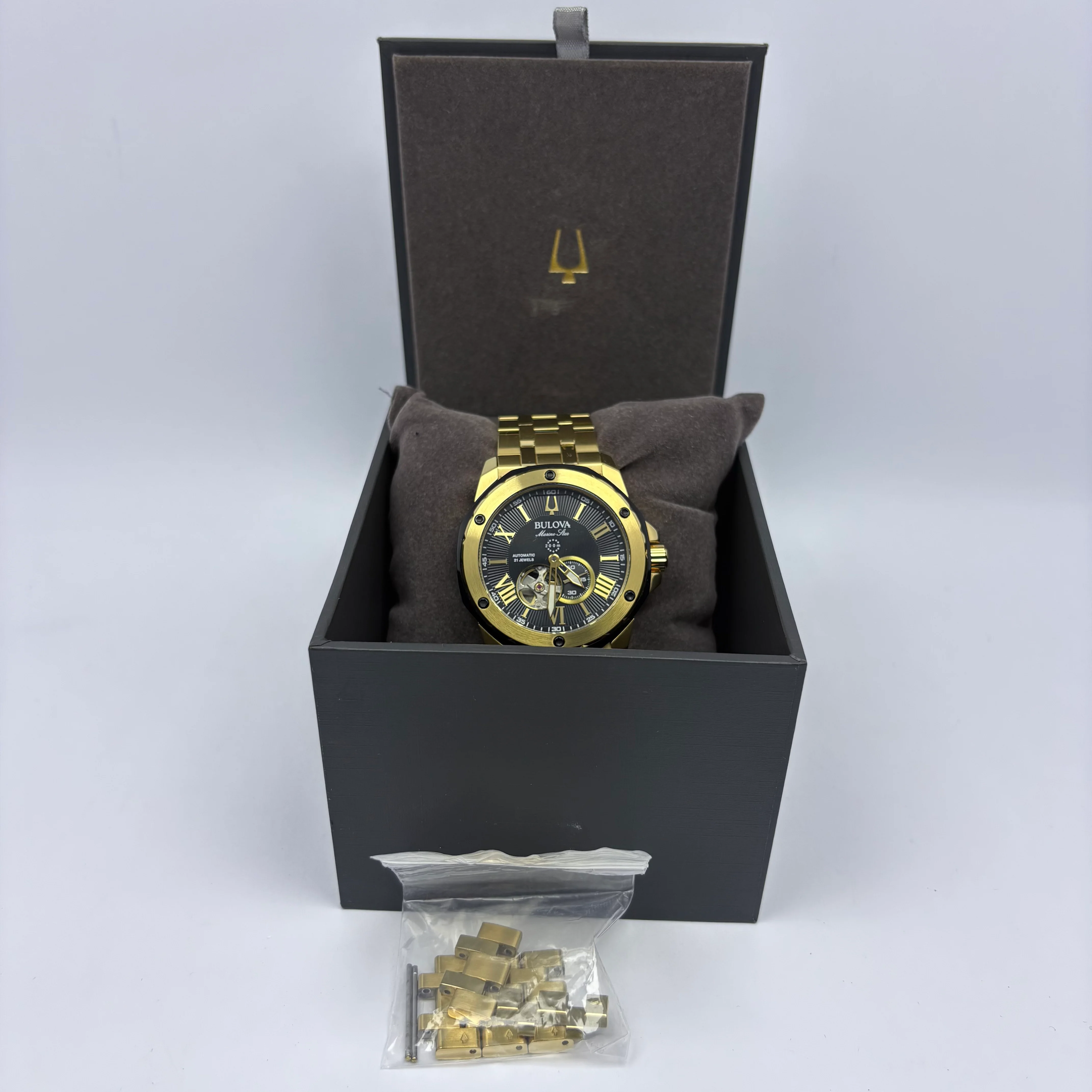 Reloj Bulova Marine Star Open Heart Dorado - Image 2