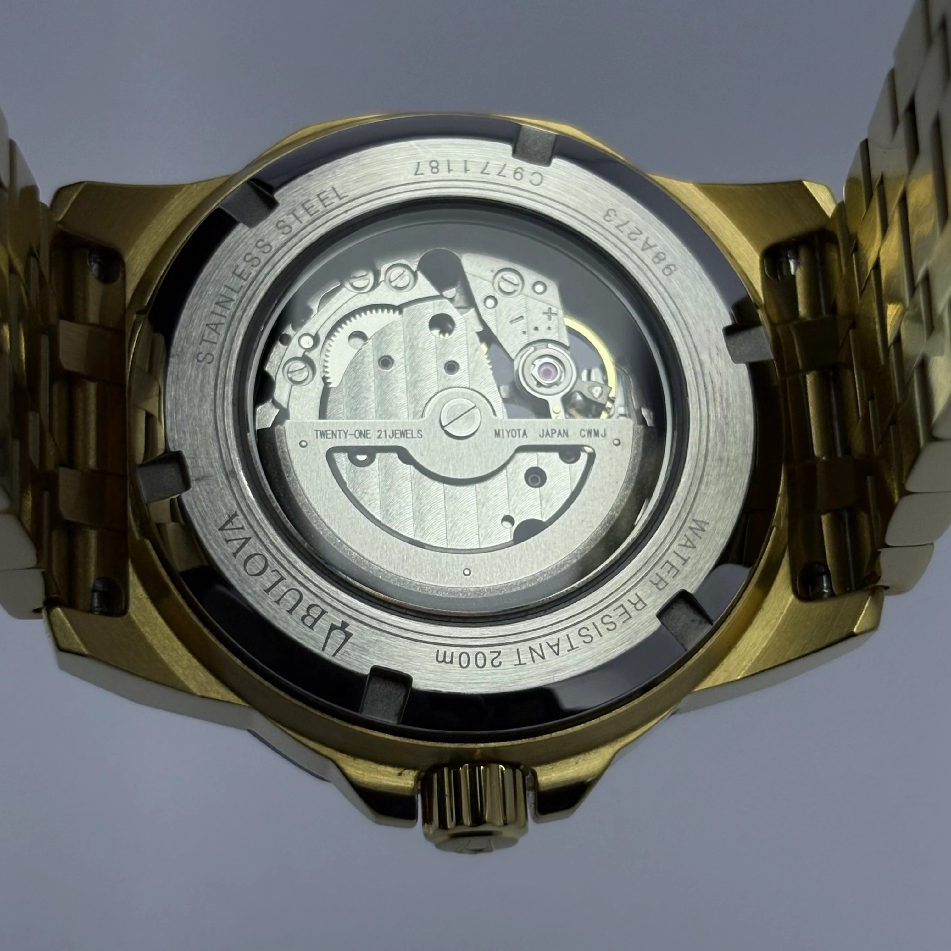 Reloj Bulova Marine Star Open Heart Dorado - Image 8