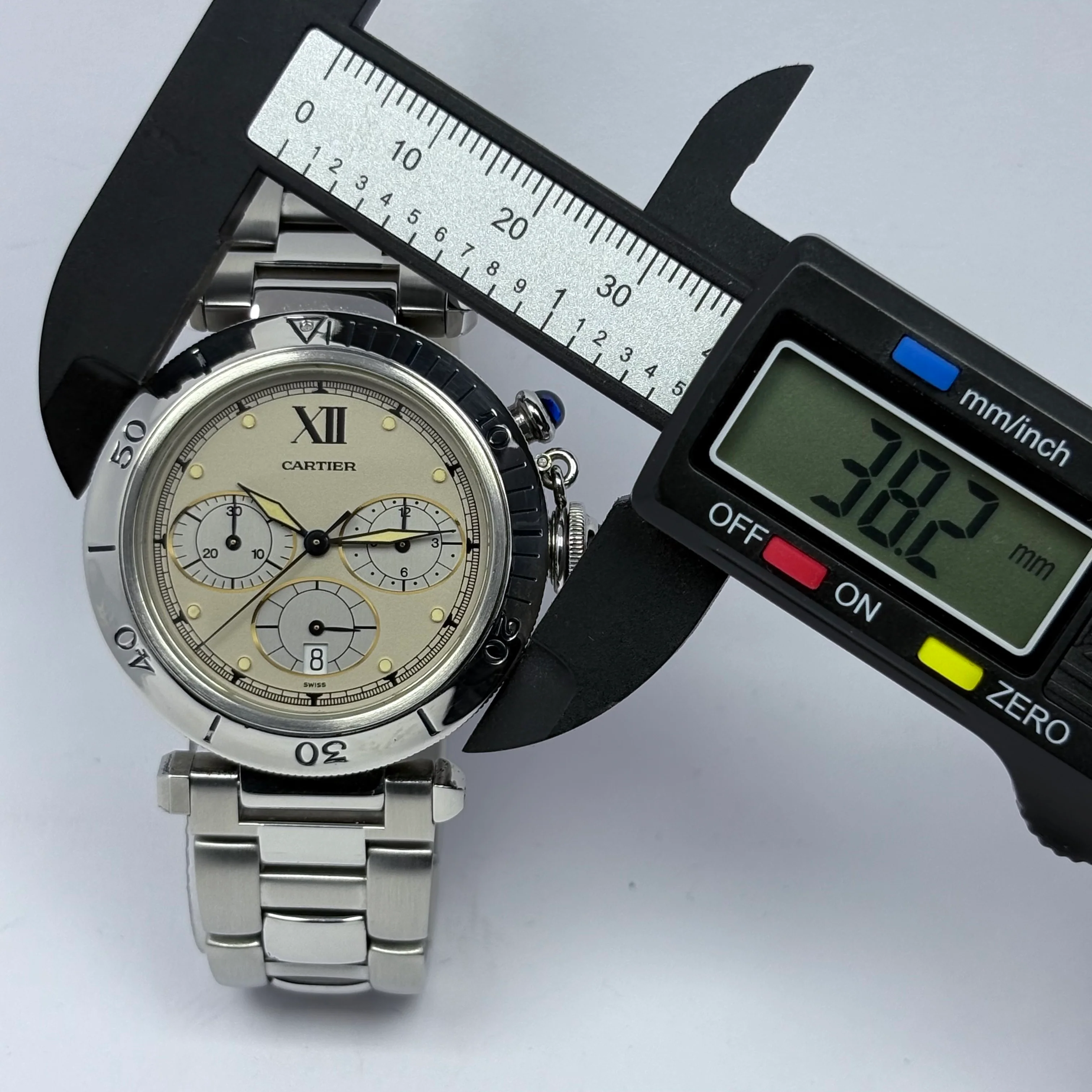 Reloj Cartier Pasha Cronógrafo Quartz 4030 - Image 9