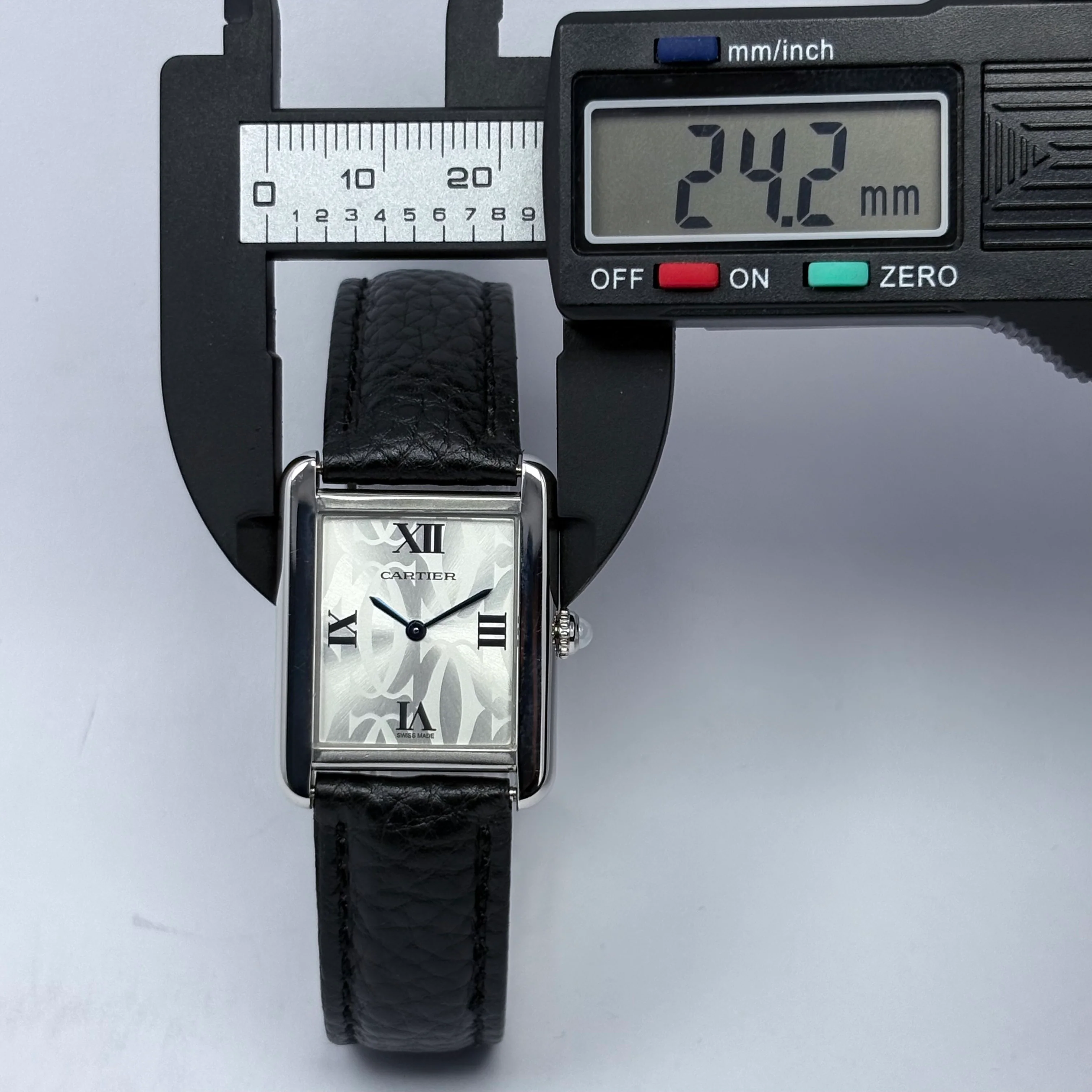 Reloj Cartier Tank Logo Dial Edición Limitada Quartz 2716 - Image 9