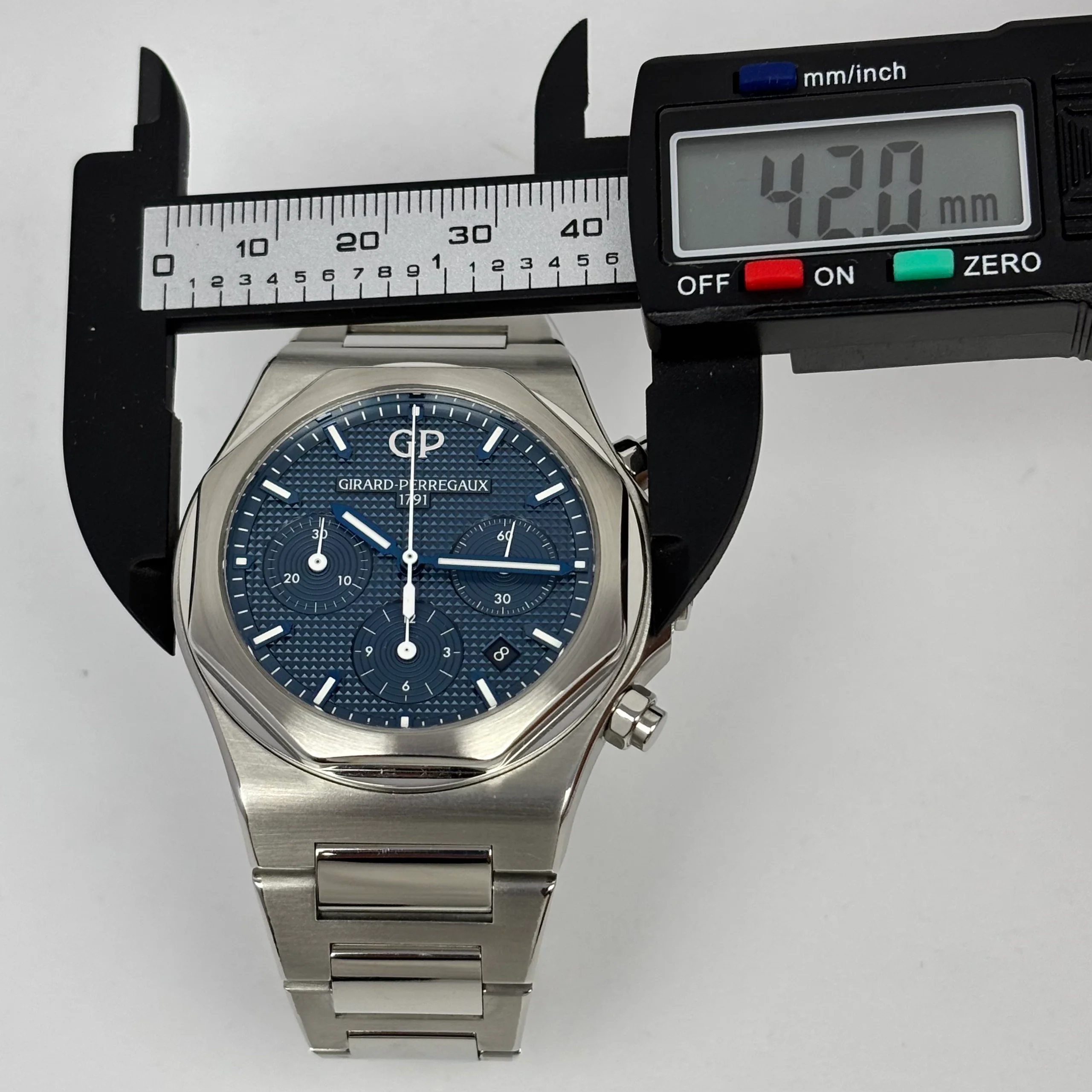Reloj Girard-Perregaux Laureato Cronógrafo Automático - Image 7