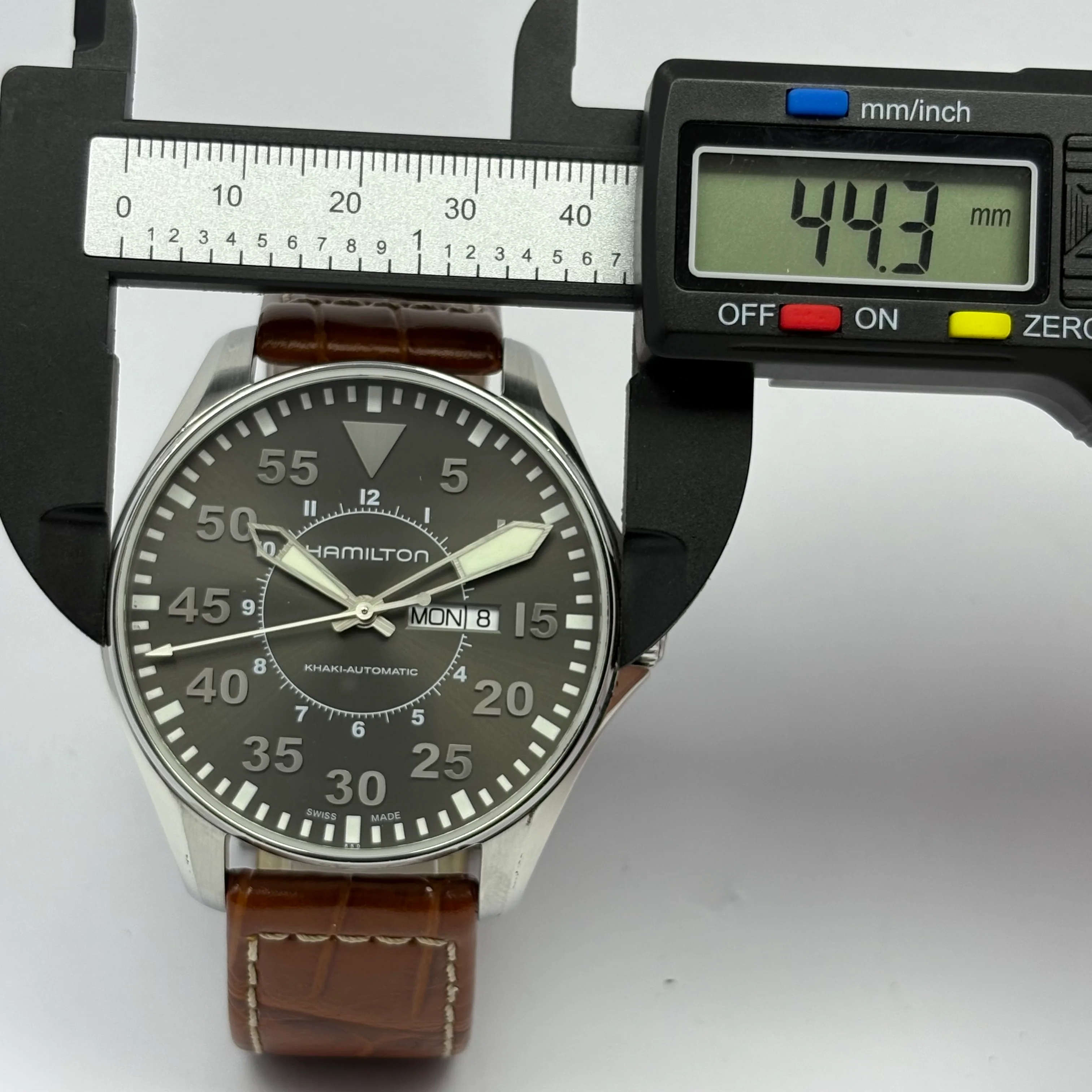 Reloj Hamilton Khaki Aviation Pilot Day-Date Automático - Image 7