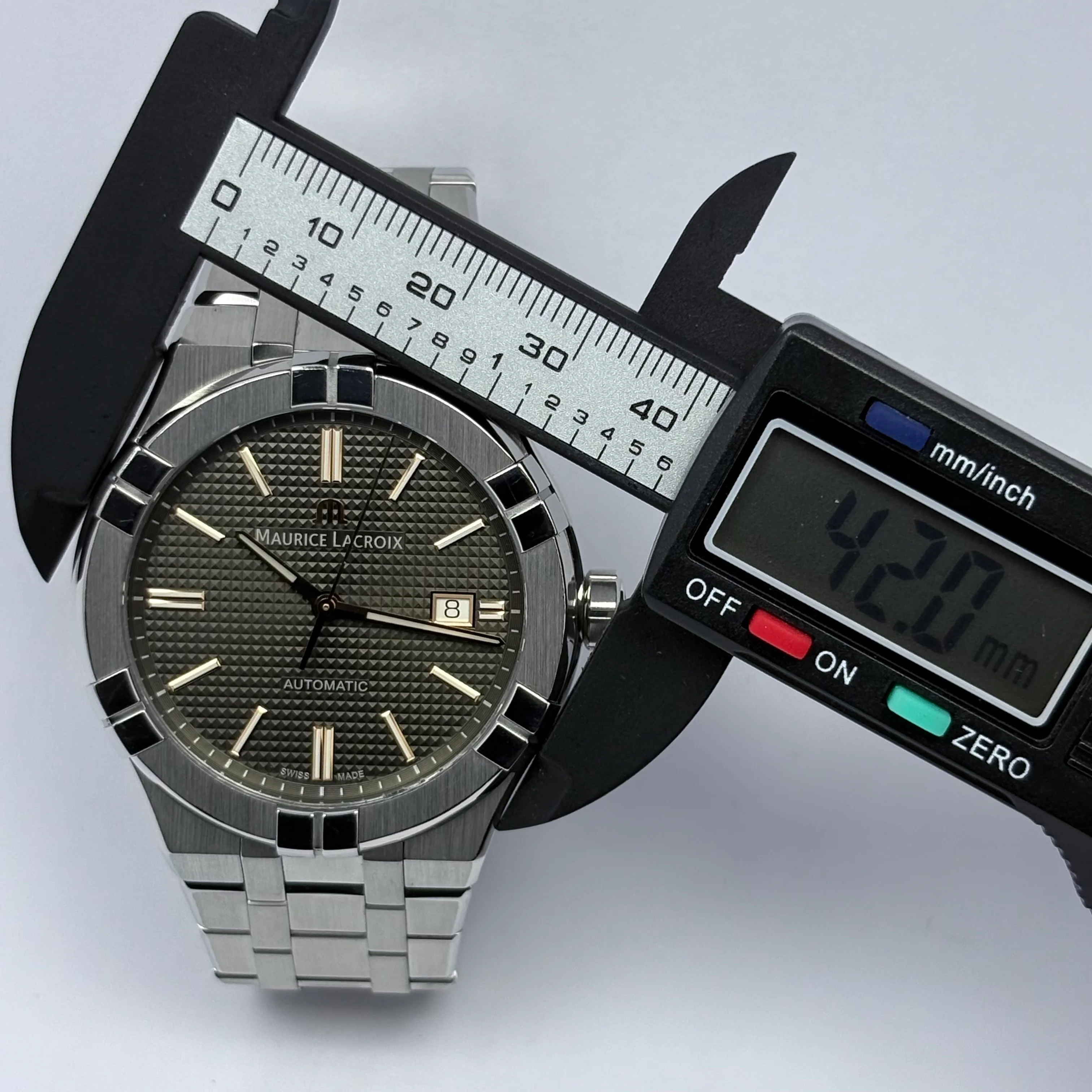 Reloj Maurice Lacroix Aikon Automático - Image 9