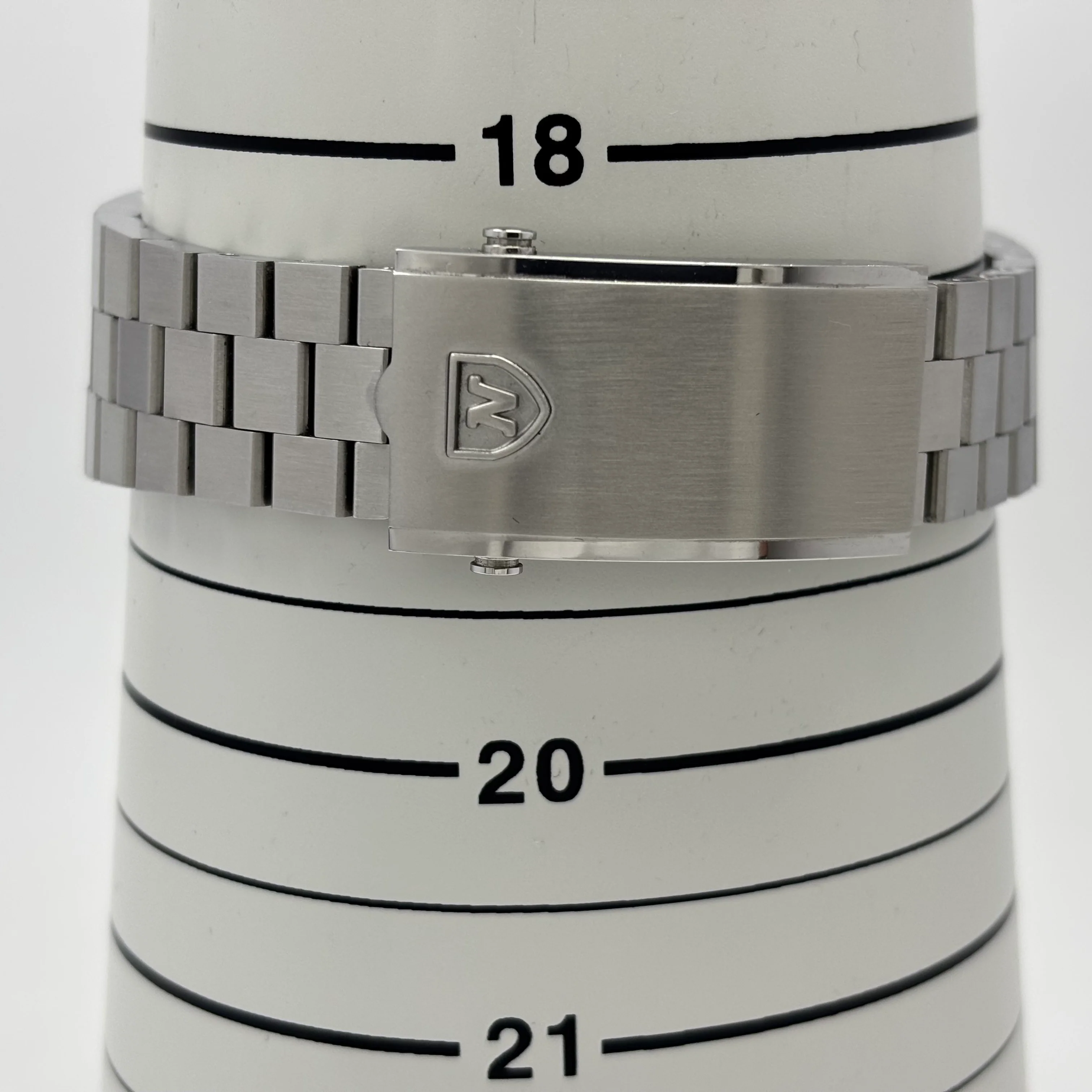 Reloj Nivada Grenchen Chronosport Salmon Mecaquartz - Image 9