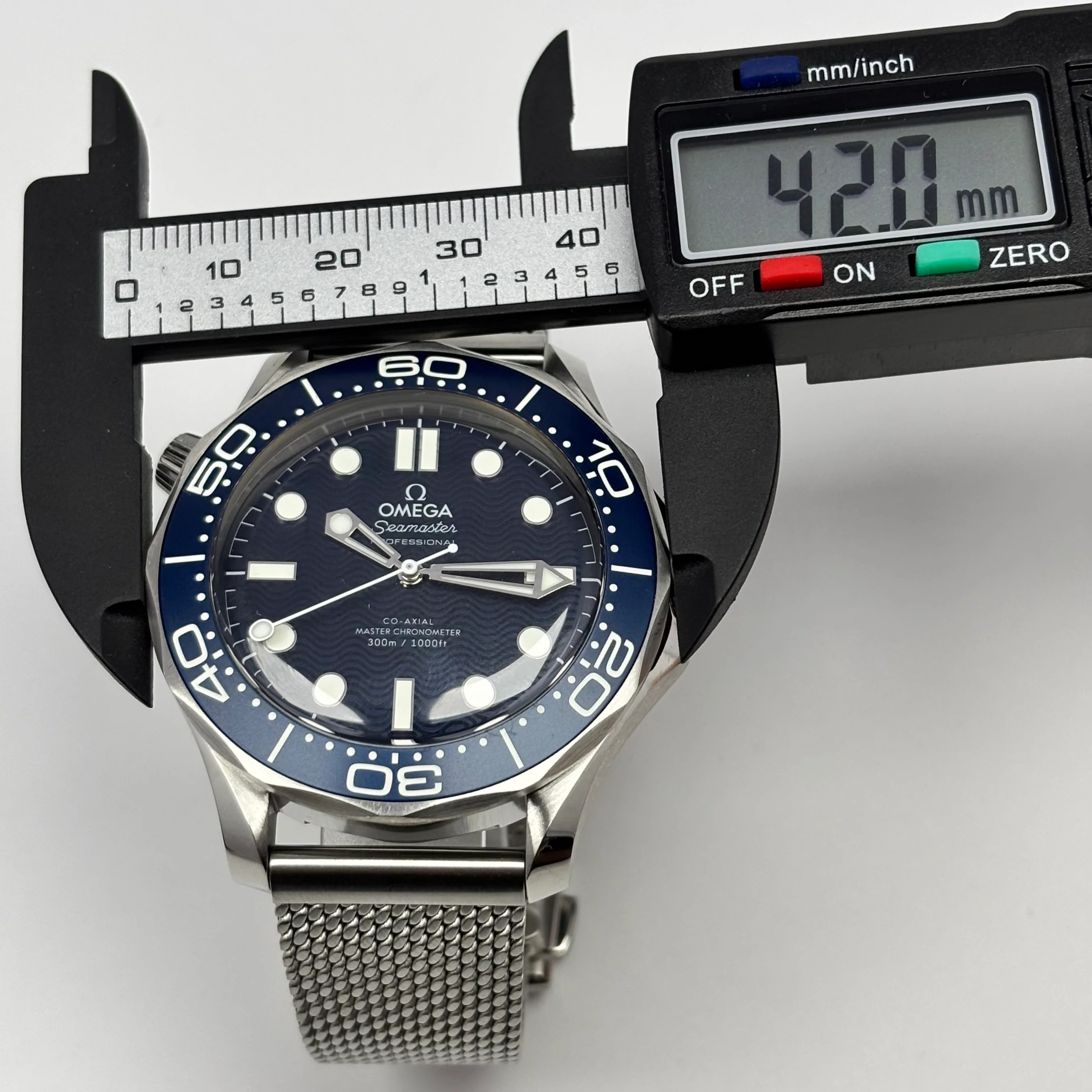 Reloj Omega Seamaster Diver 300M 007 Automático - Image 9