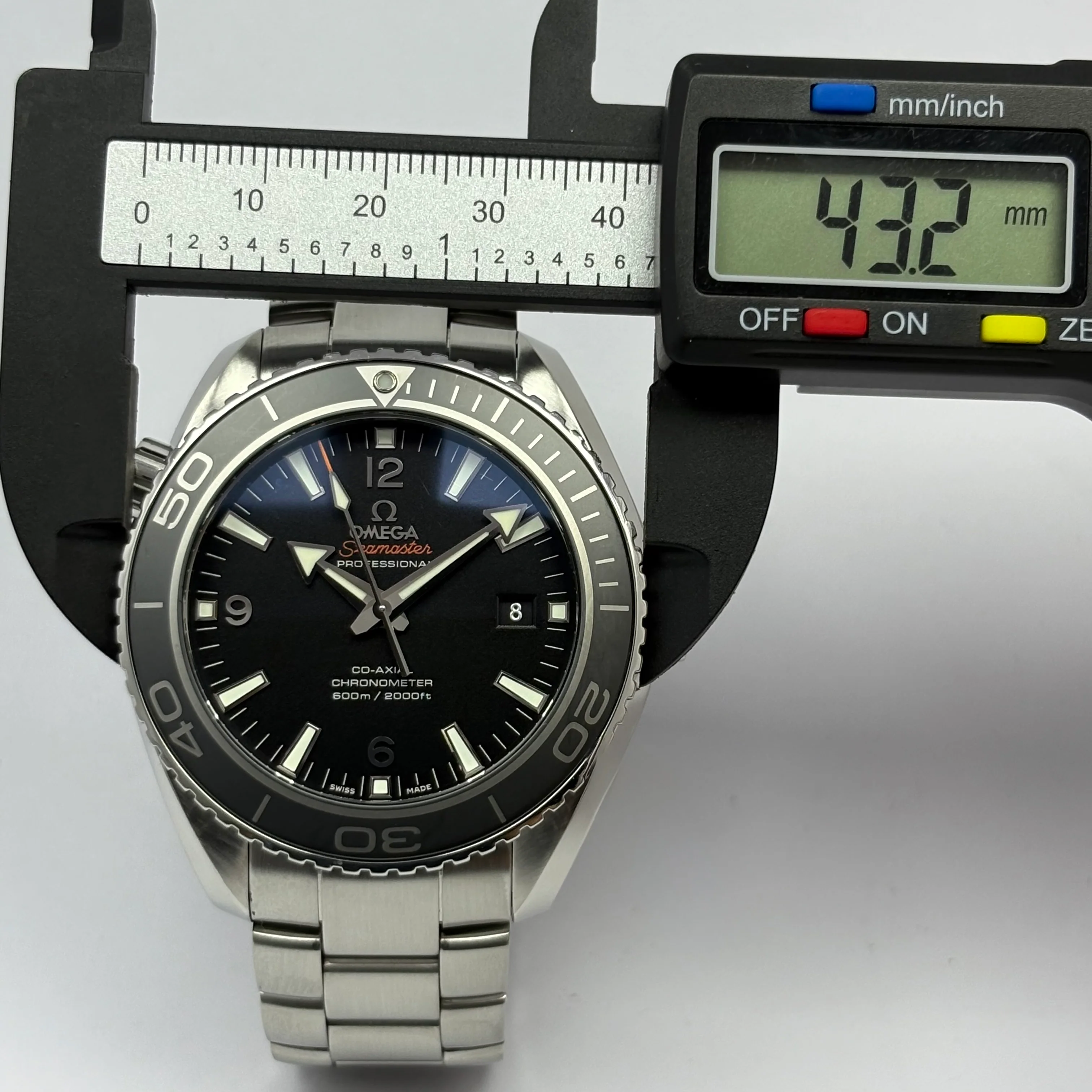 Reloj Omega Seamaster Planet Ocean 600M Automático - Image 6