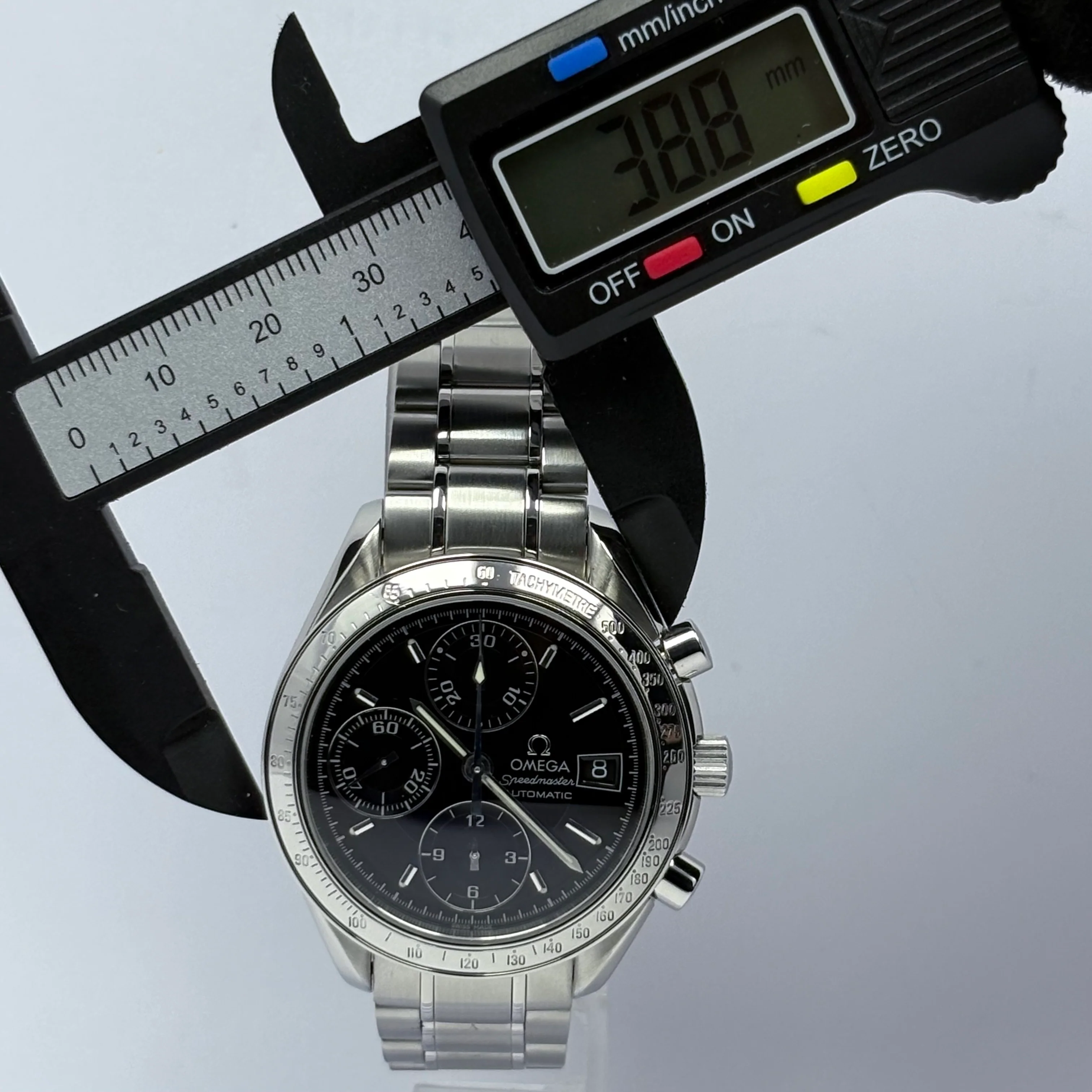 Reloj Omega Speedmaster Date Reduced Automático - Image 10