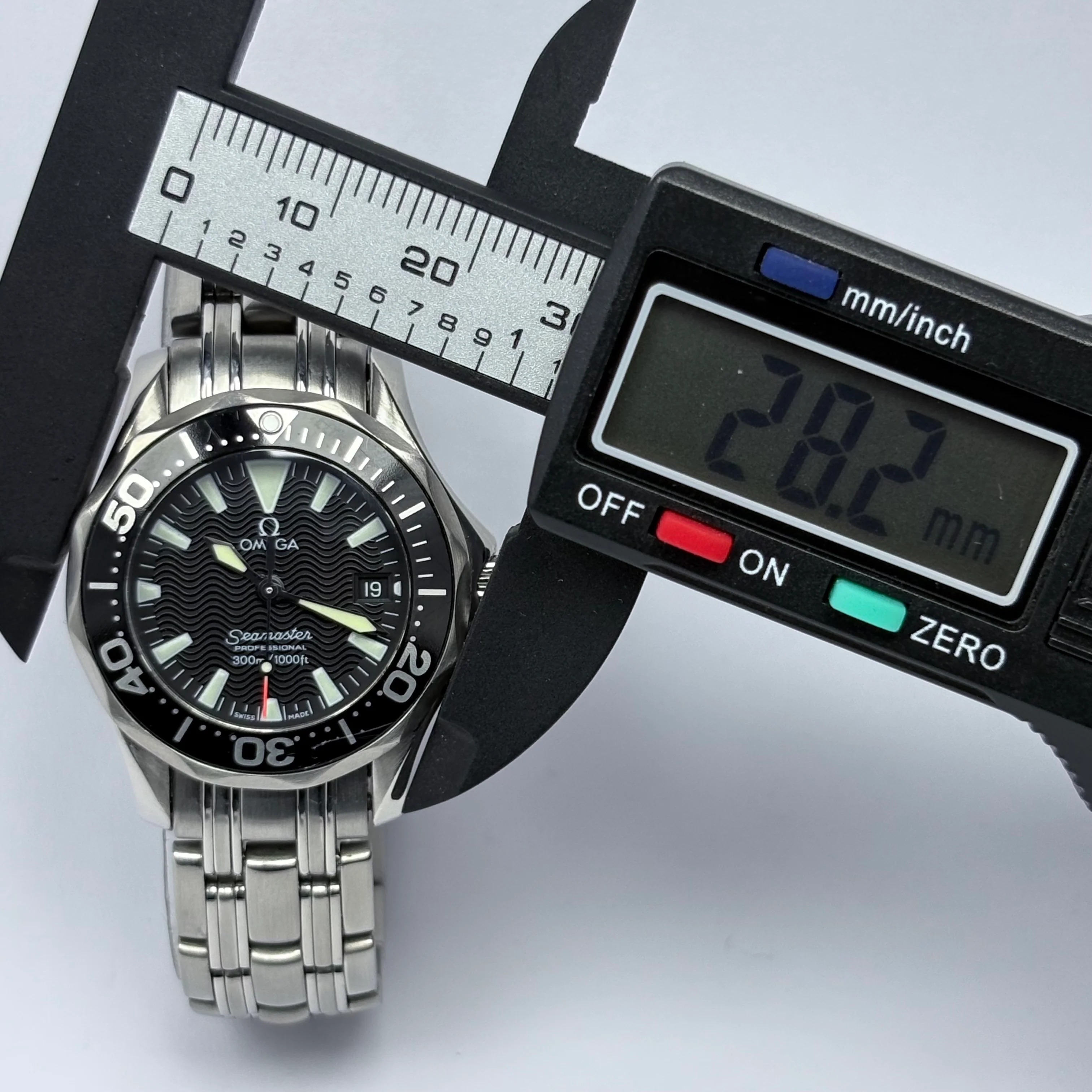 Reloj Omega Seamaster 300M Peter Blake Quartz - Image 9