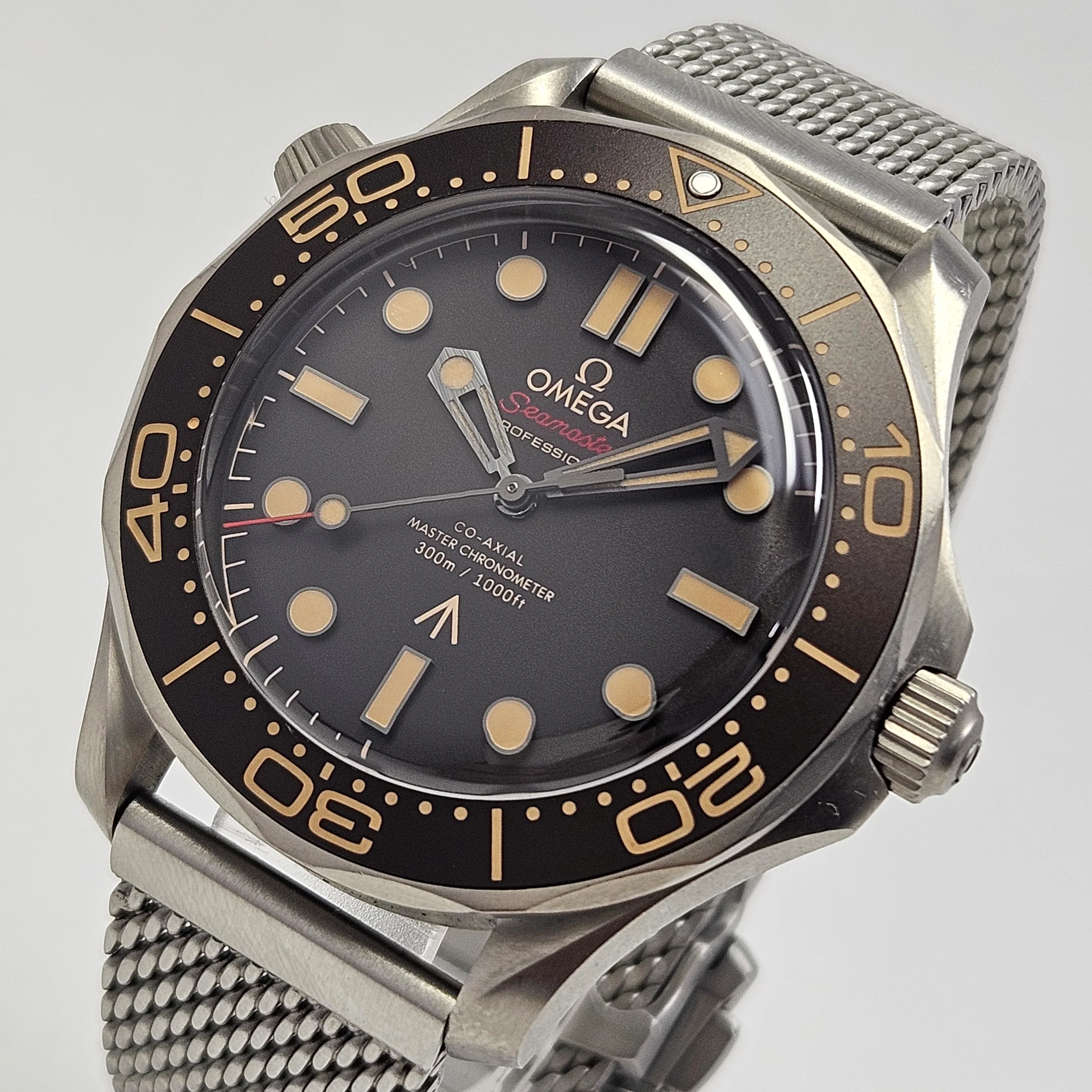 Reloj Omega Seamaster Diver 300M 007 Titanio Co-Axial Automático - Image 4