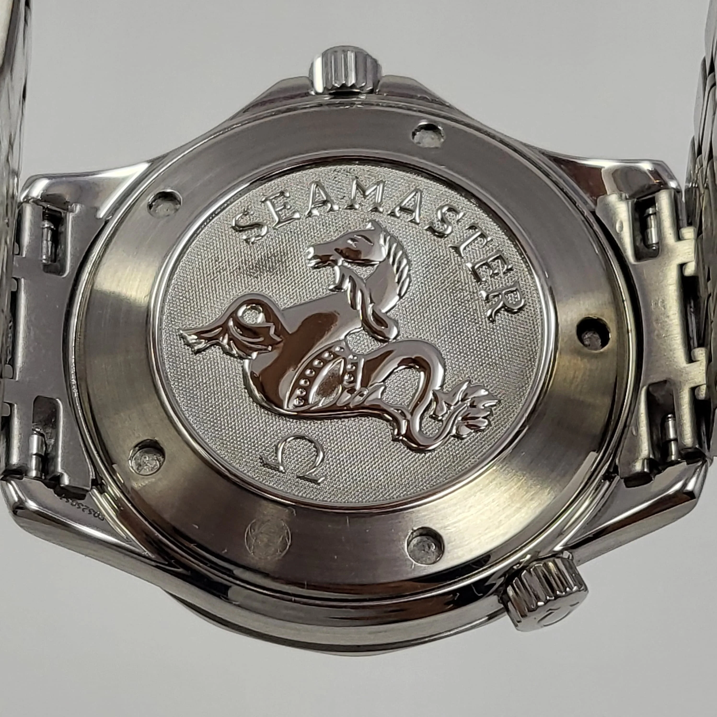 Reloj Omega Seamaster Letras Rojas Quartz - Image 6