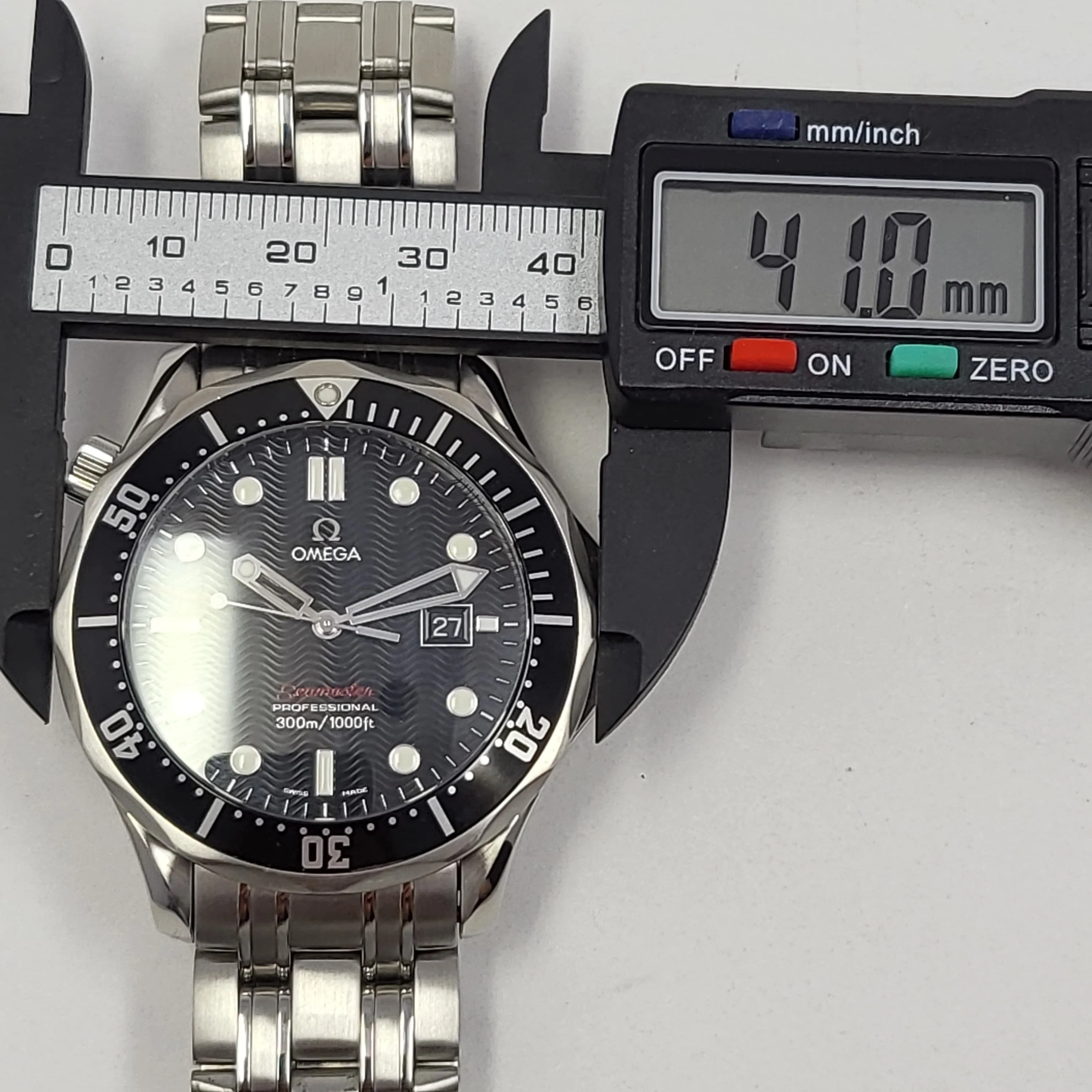 Reloj Omega Seamaster Letras Rojas Quartz - Image 8
