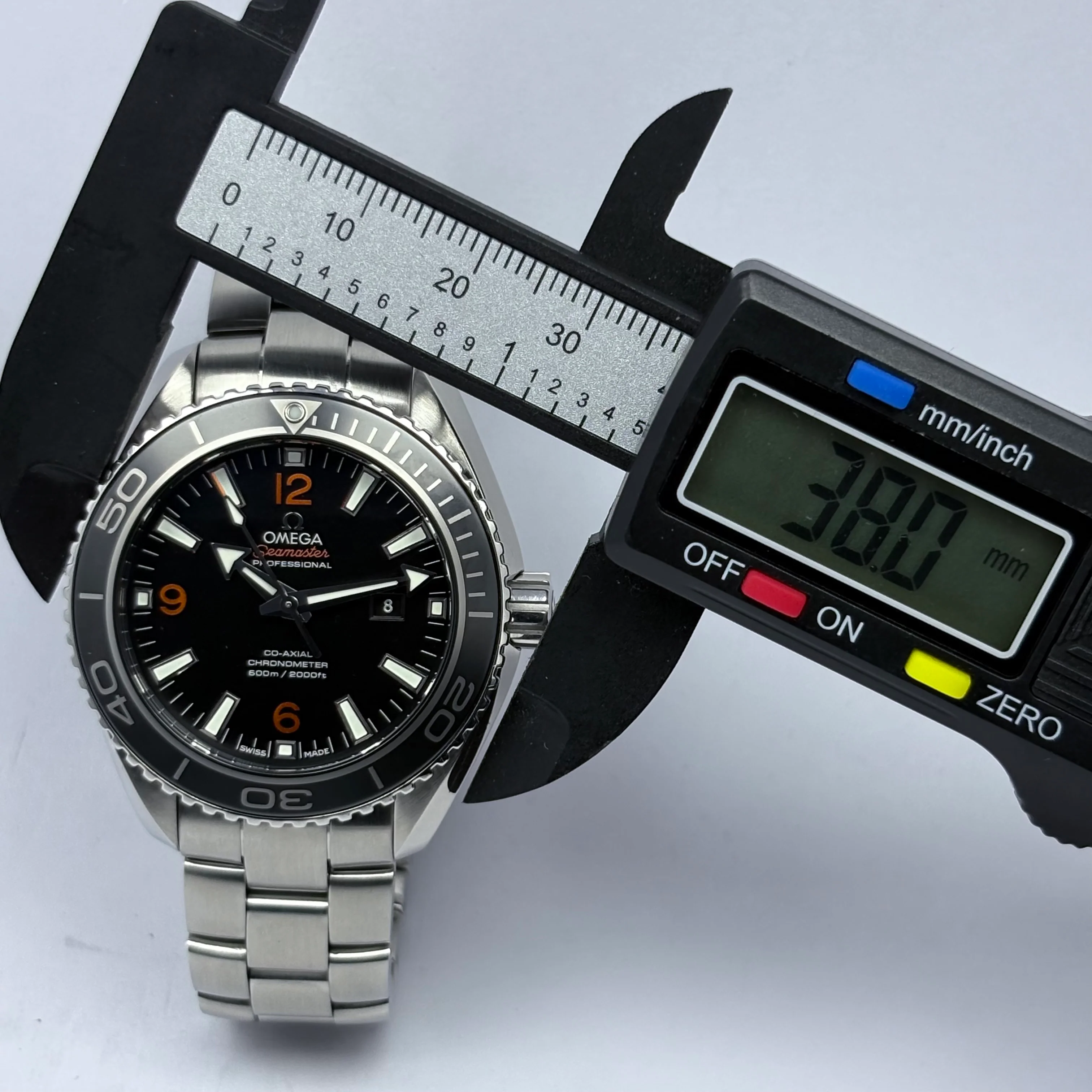 Reloj Omega Seamaster Planet Ocean 600M Automático - Image 9