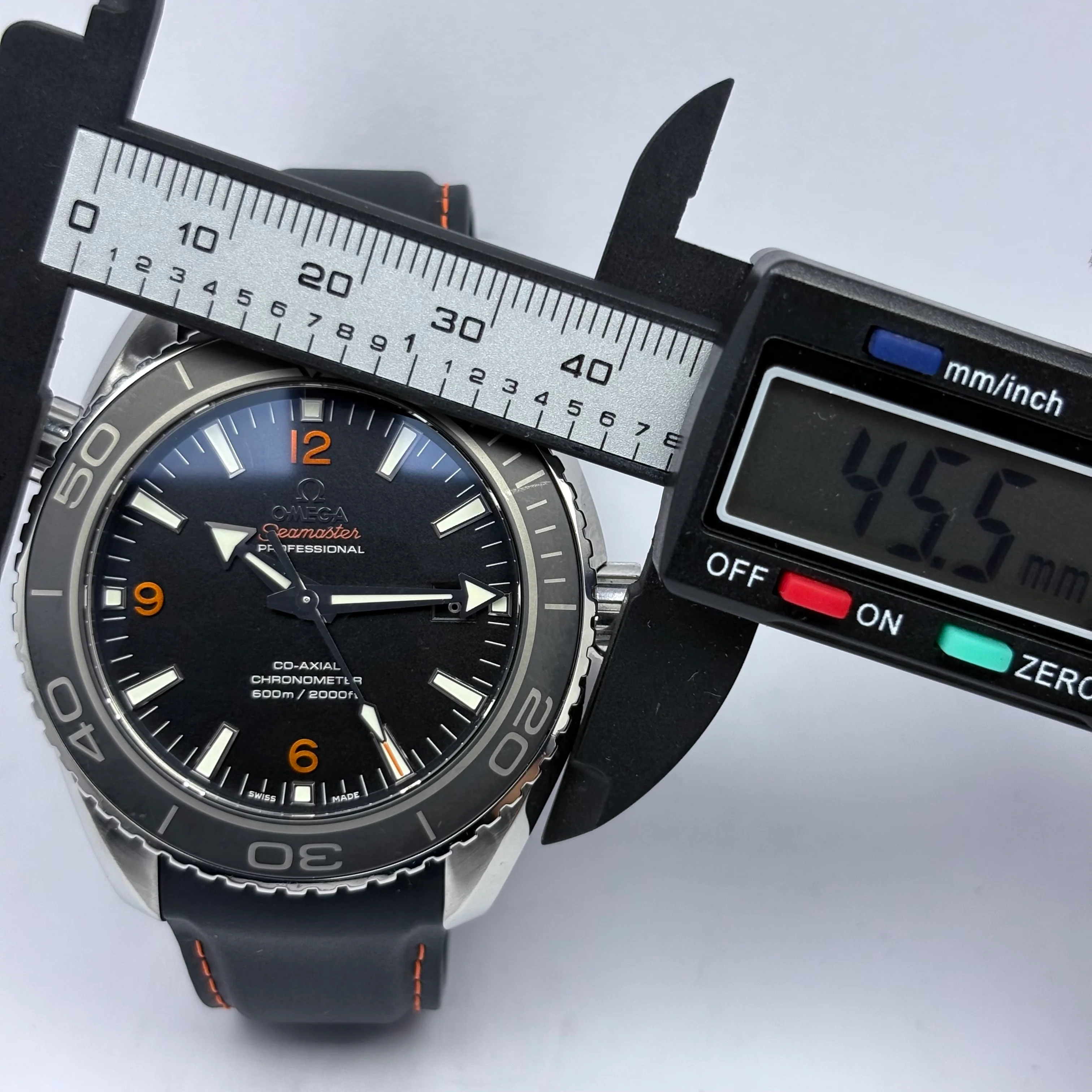 Reloj Omega Seamaster Planet Ocean 600M Automático - Image 10