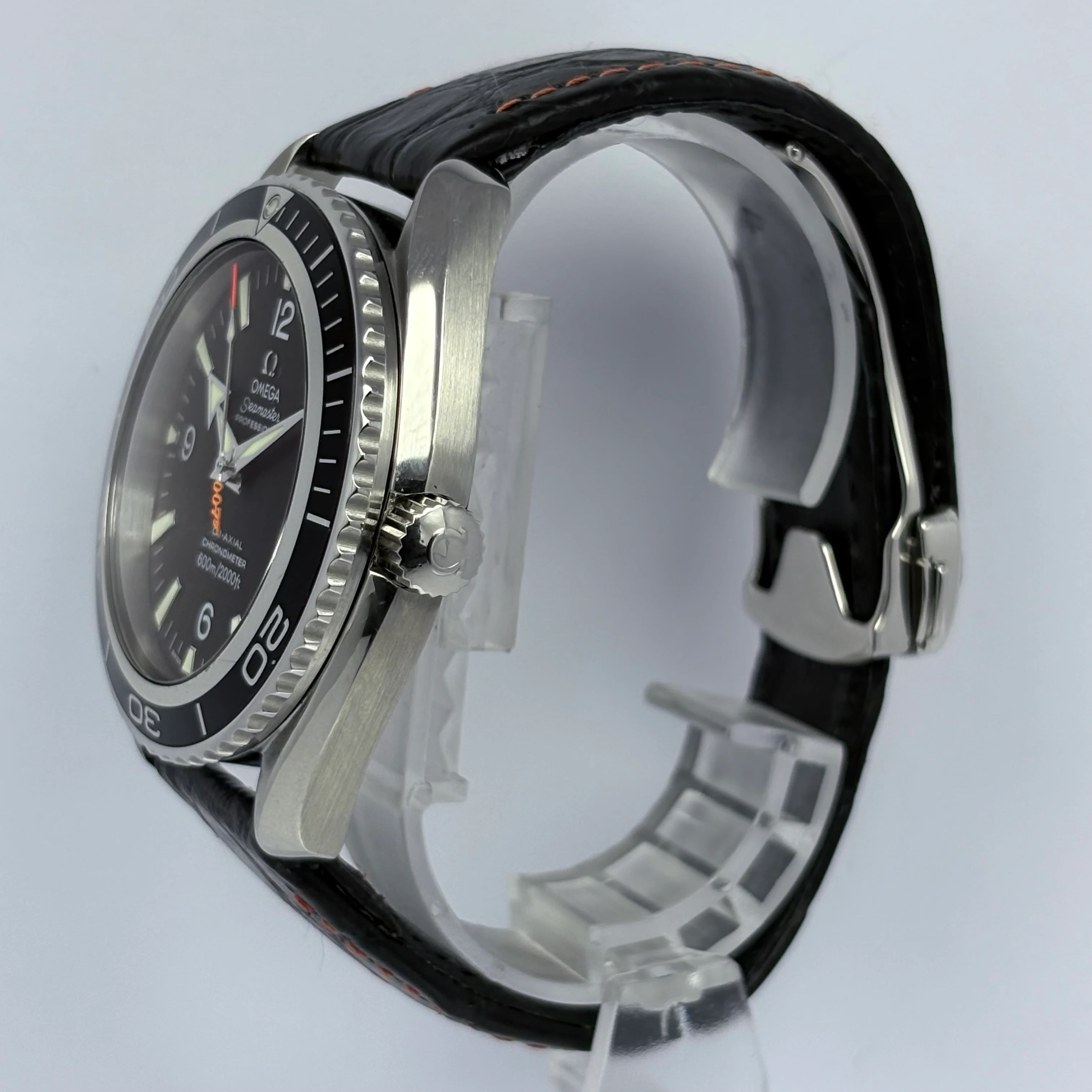 Reloj Omega Seamaster Planet Ocean Casino Royale 007 Automático - Image 4