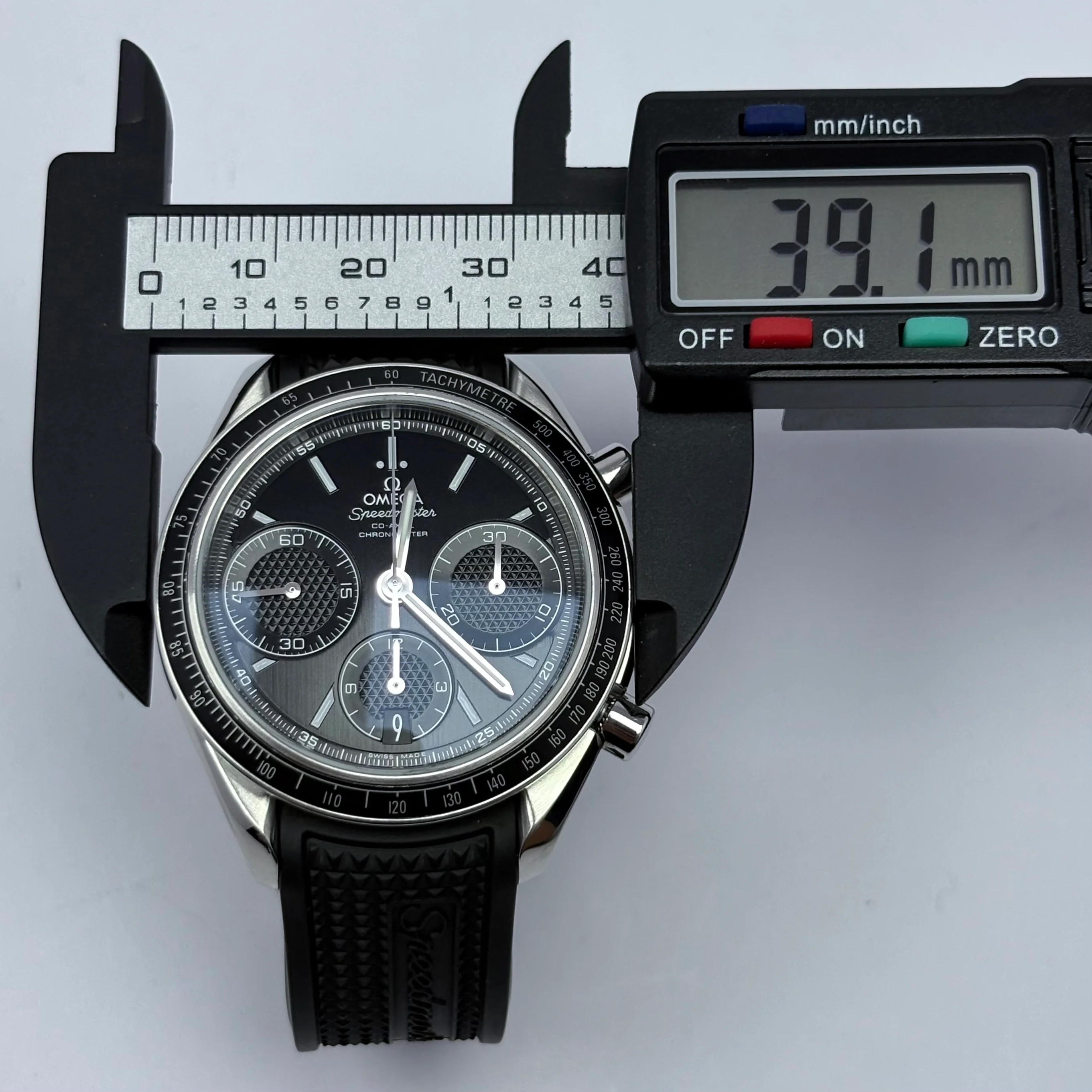 Reloj Omega Speedmaster Racing Negro Crono Automático - Image 9