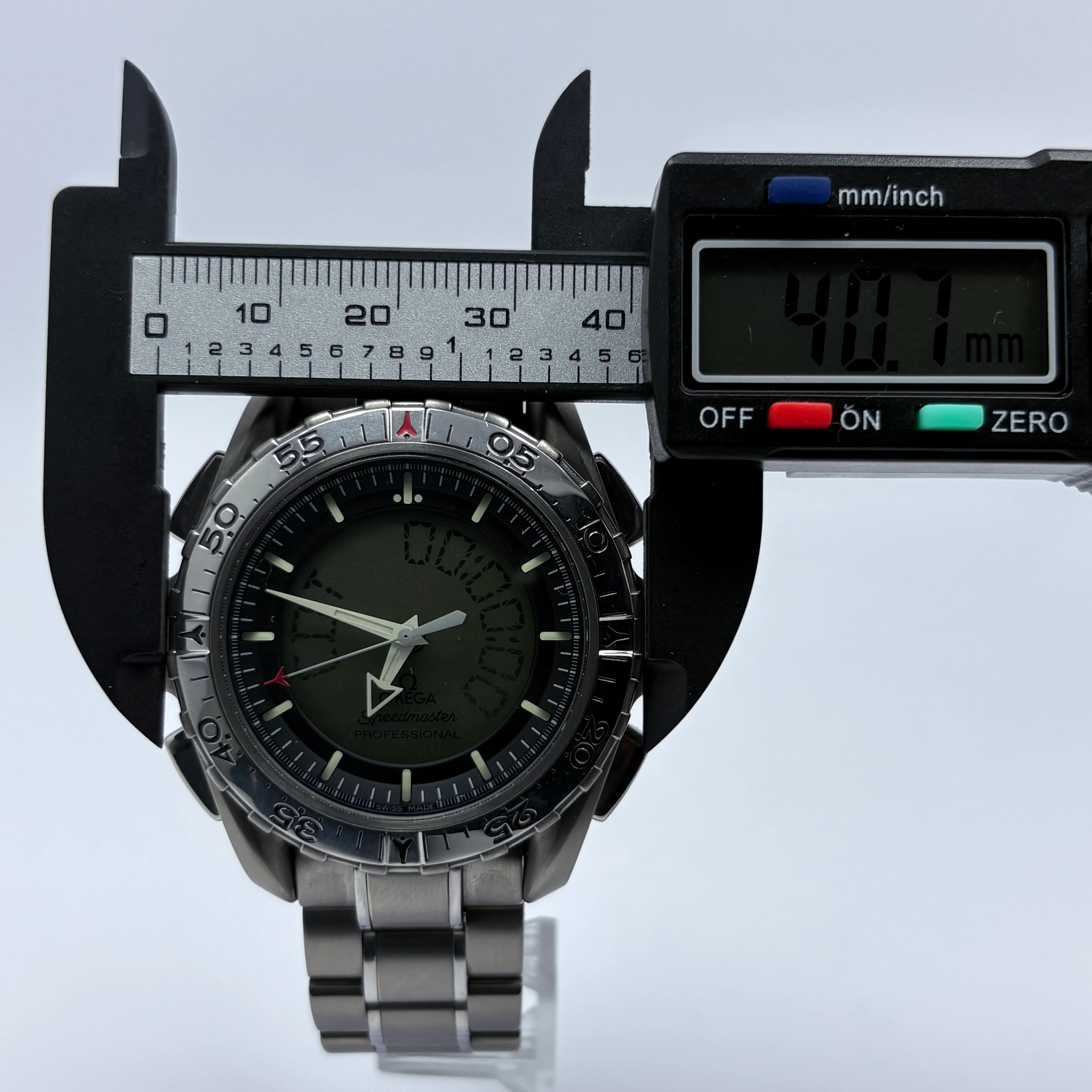 Reloj Omega Speedmaster X-33 Quartz - Image 10