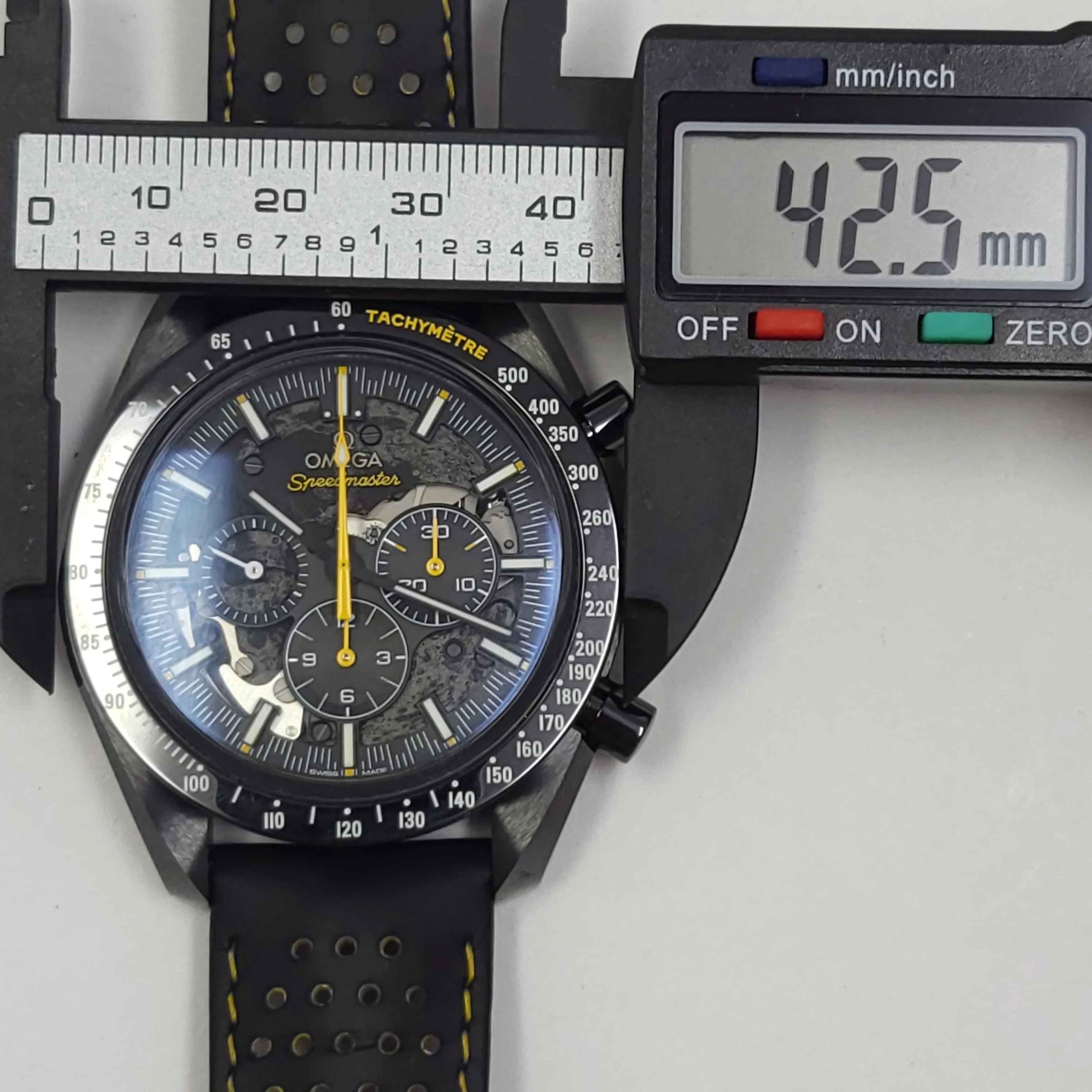 Reloj Omega Speedmaster Dark Side of the Moon Apollo 8 Cuerda - Image 9