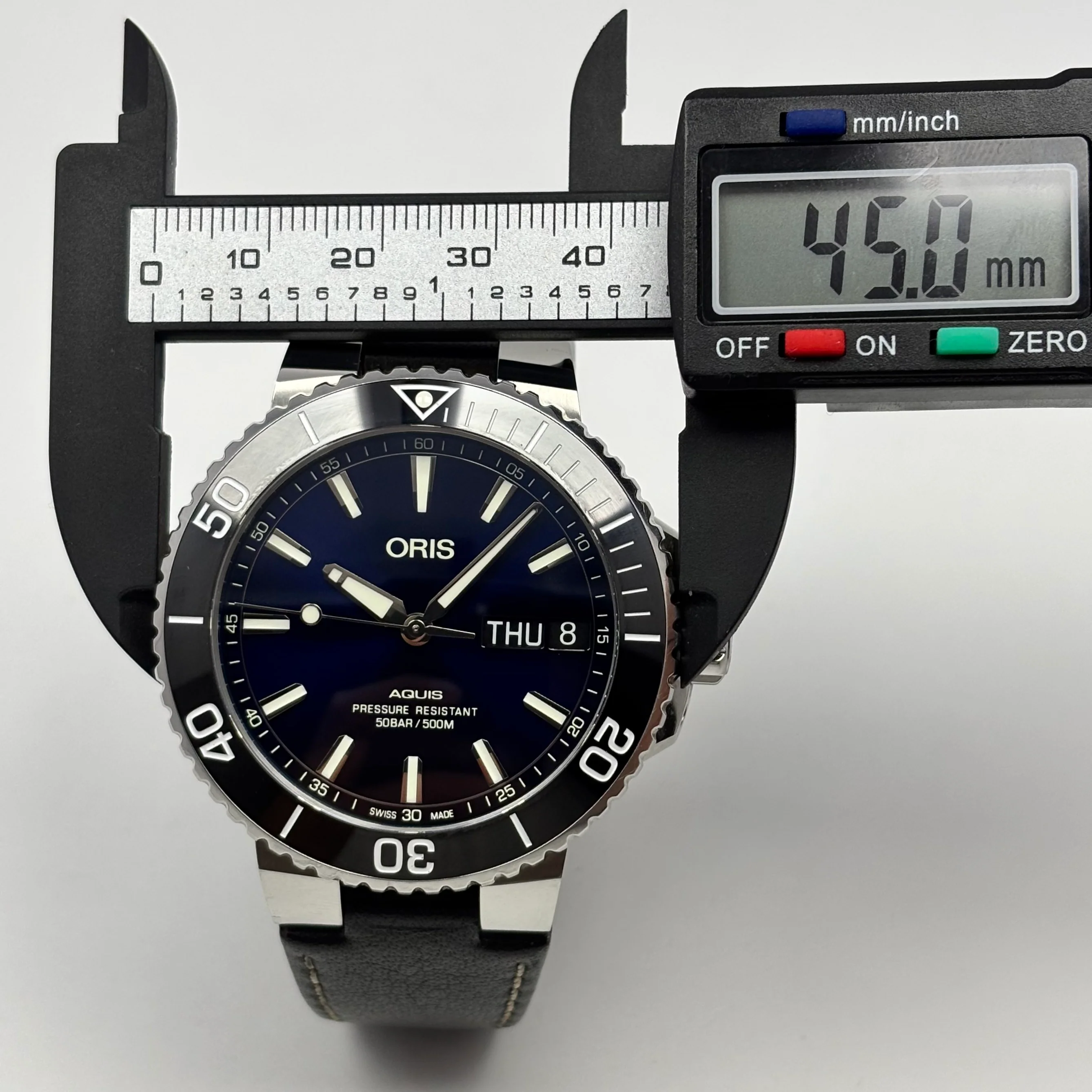 Reloj Oris Aquis Big Day Date Automático - Image 10