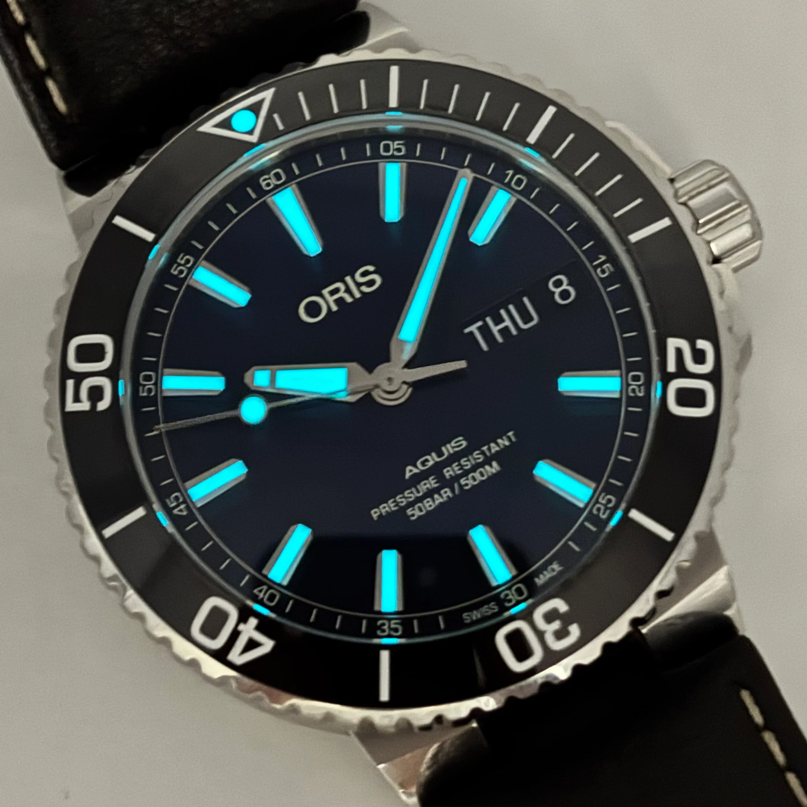 Reloj Oris Aquis Big Day Date Automático - Image 2