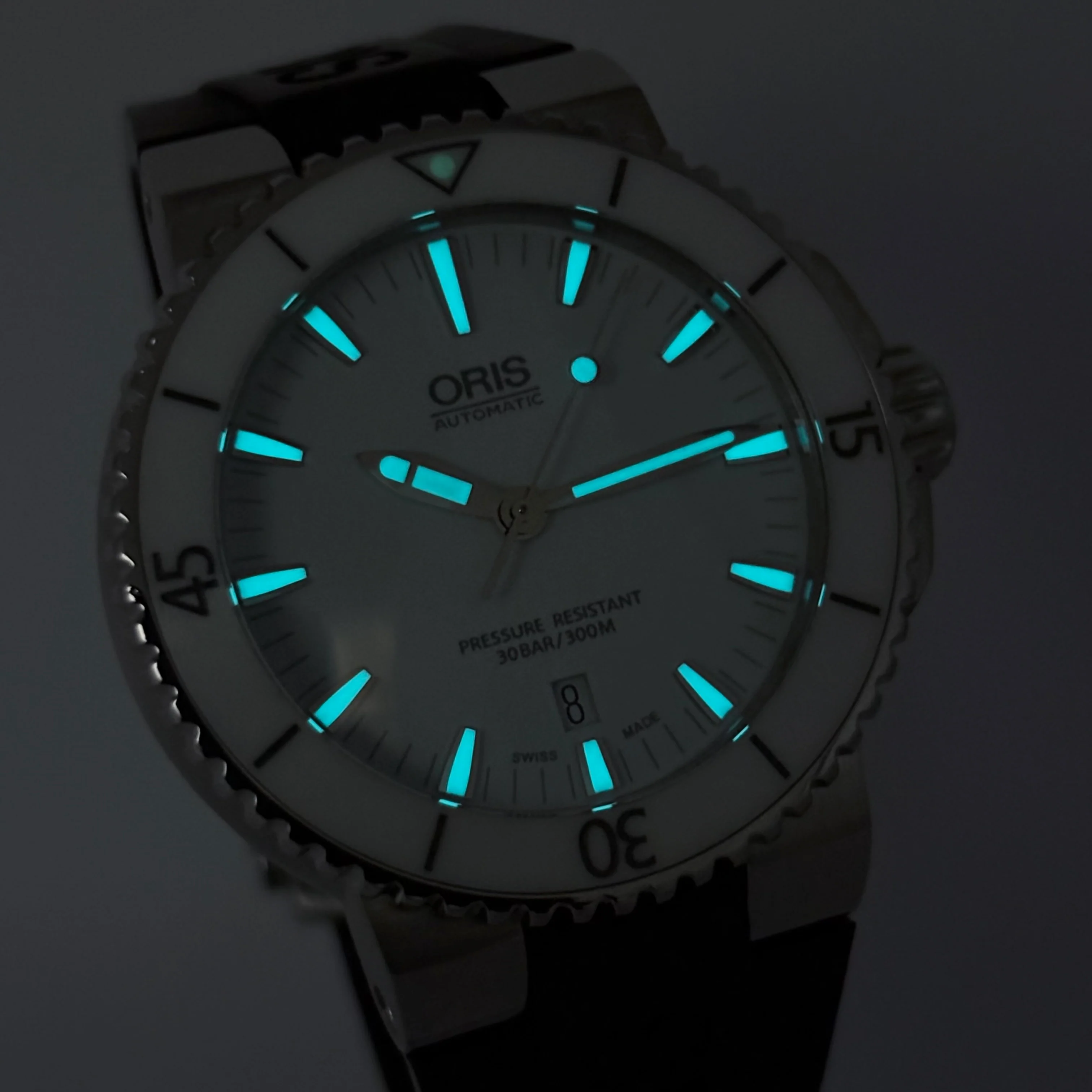 Reloj Oris Aquis Date Blanco Automático - Image 2