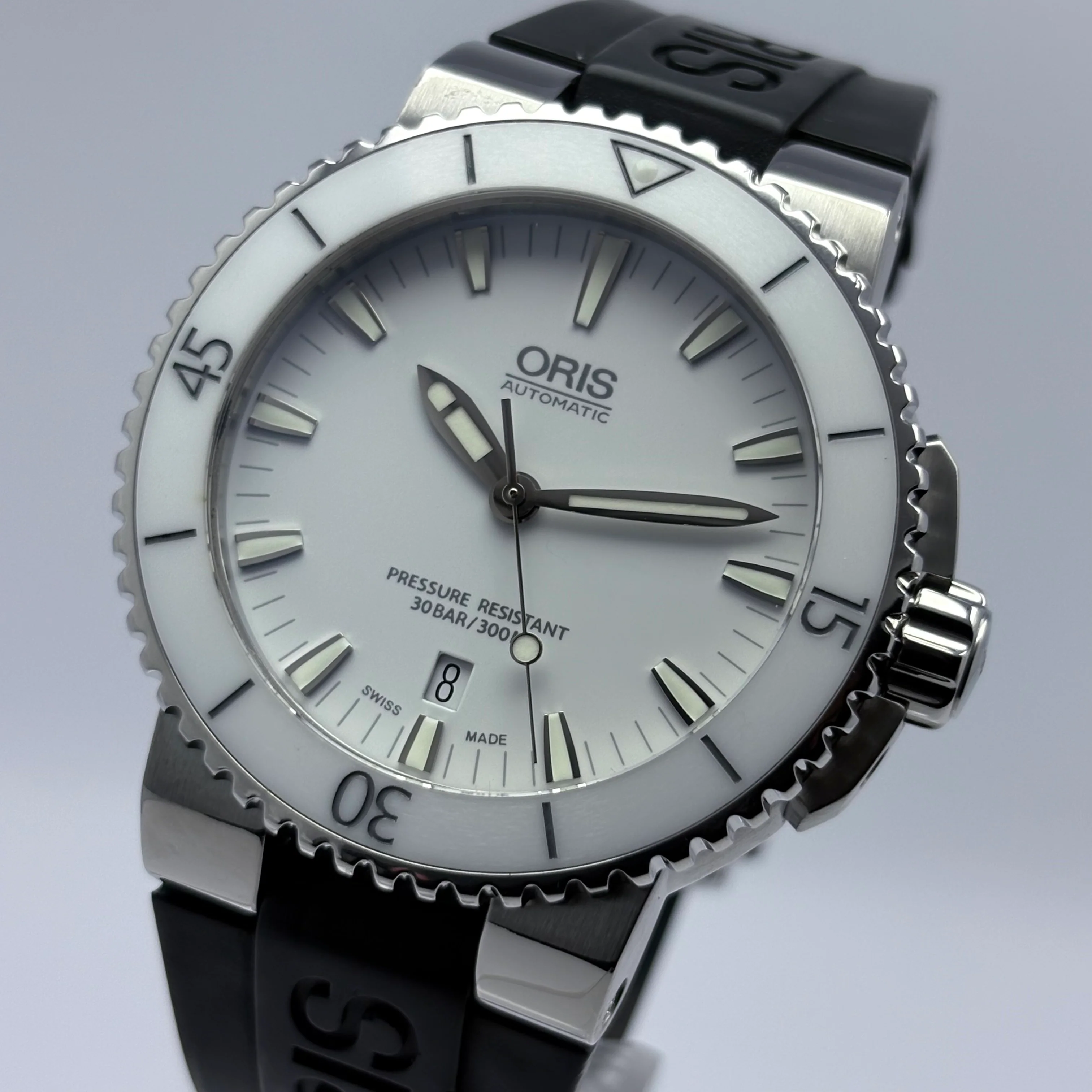 Reloj Oris Aquis Date Blanco Automático - Image 3