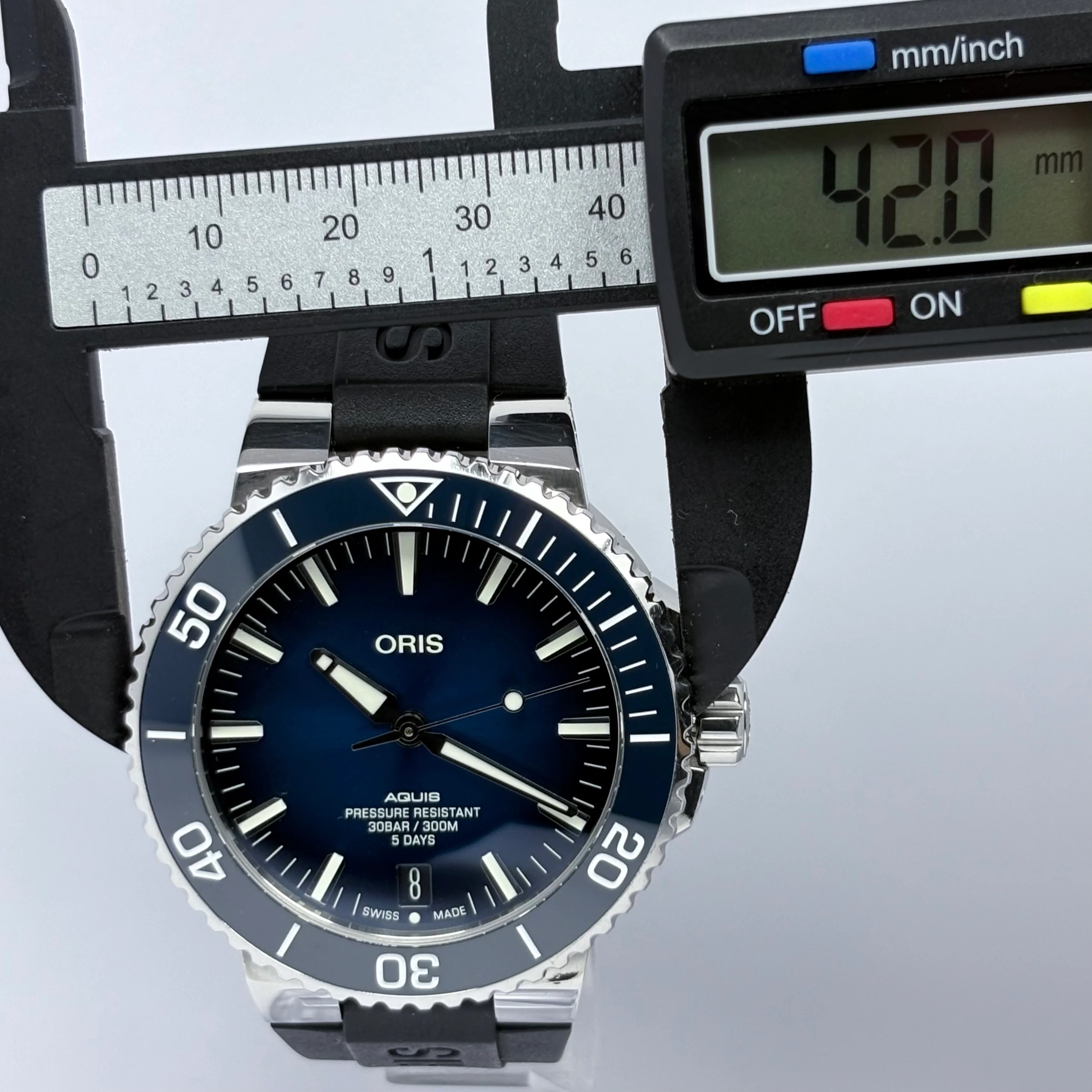 Reloj Oris Aquis Date Calibre 400 Automático - Image 10