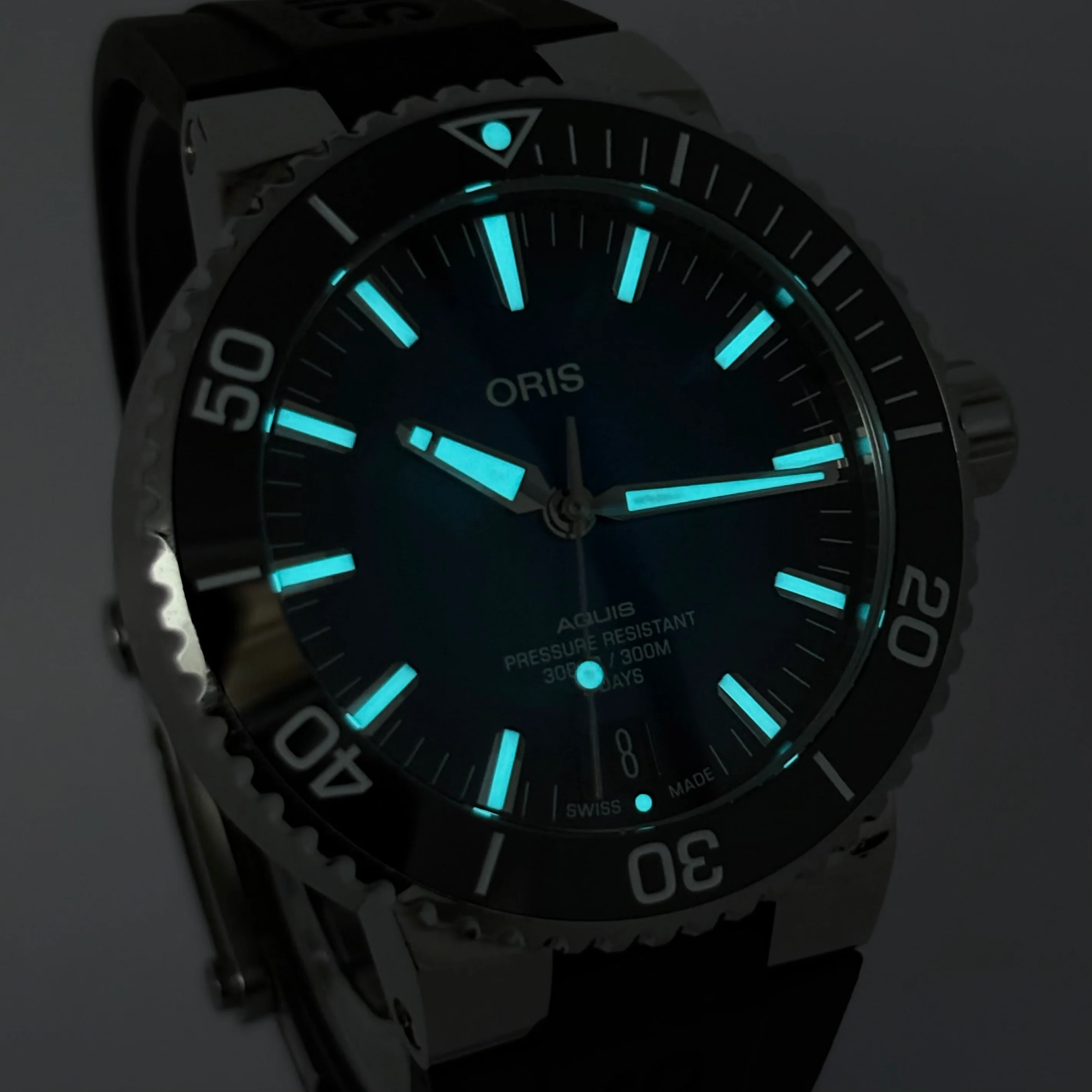 Reloj Oris Aquis Date Calibre 400 Automático - Image 2