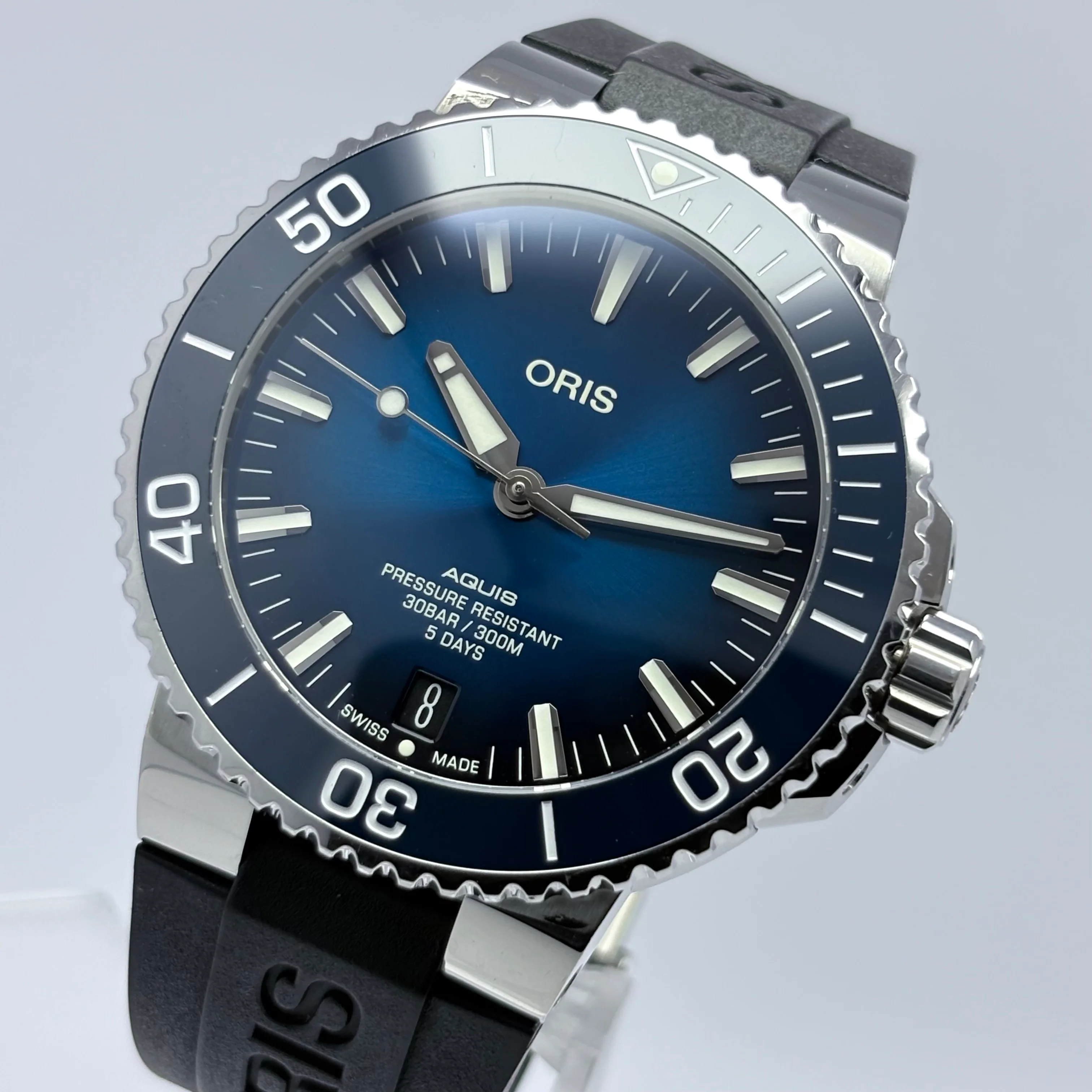 Reloj Oris Aquis Date Calibre 400 Automático - Image 3