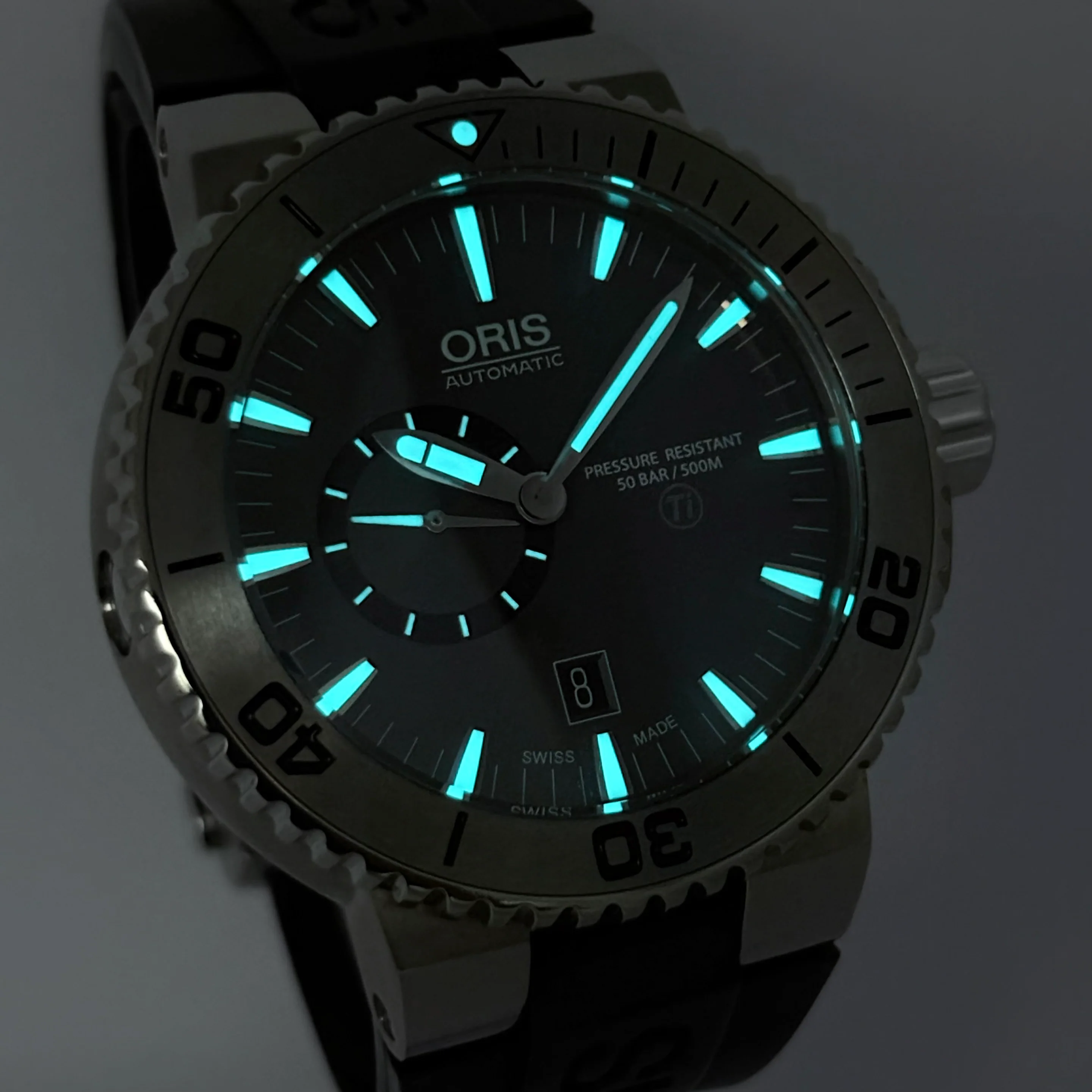 Reloj Oris Aquis Titan Small Second Date Automático - Image 3