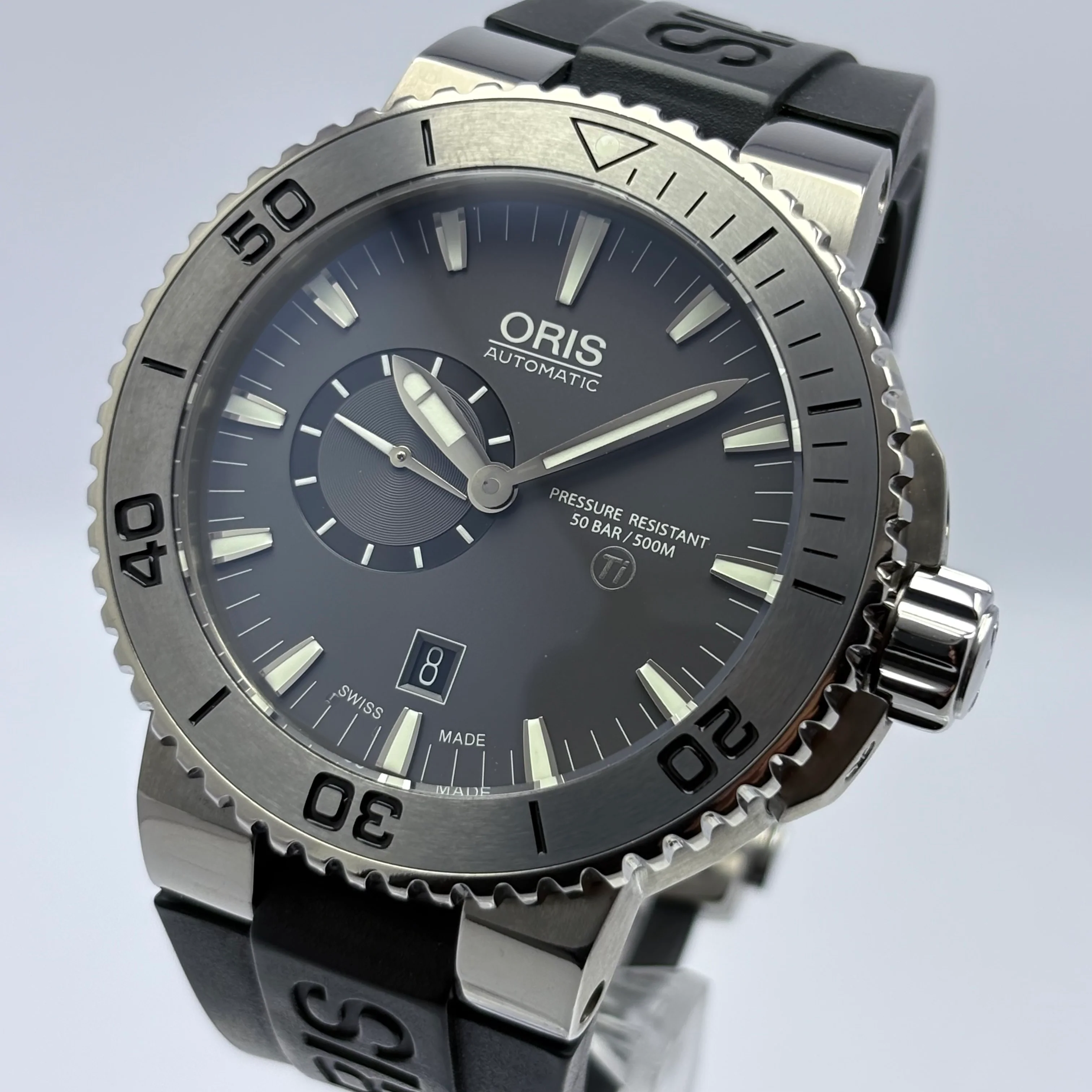Reloj Oris Aquis Titan Small Second Date Automático - Image 4