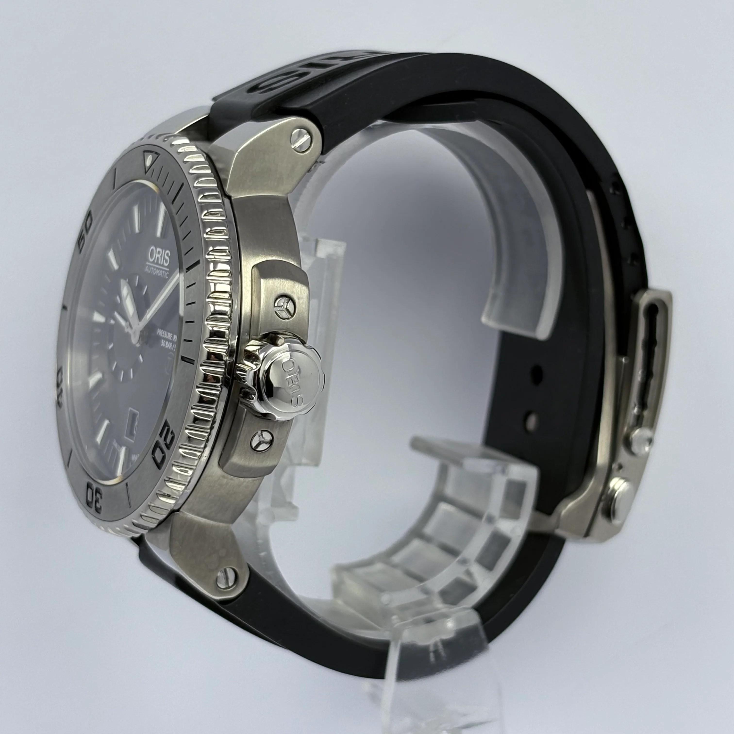 Reloj Oris Aquis Titan Small Second Date Automático - Image 5