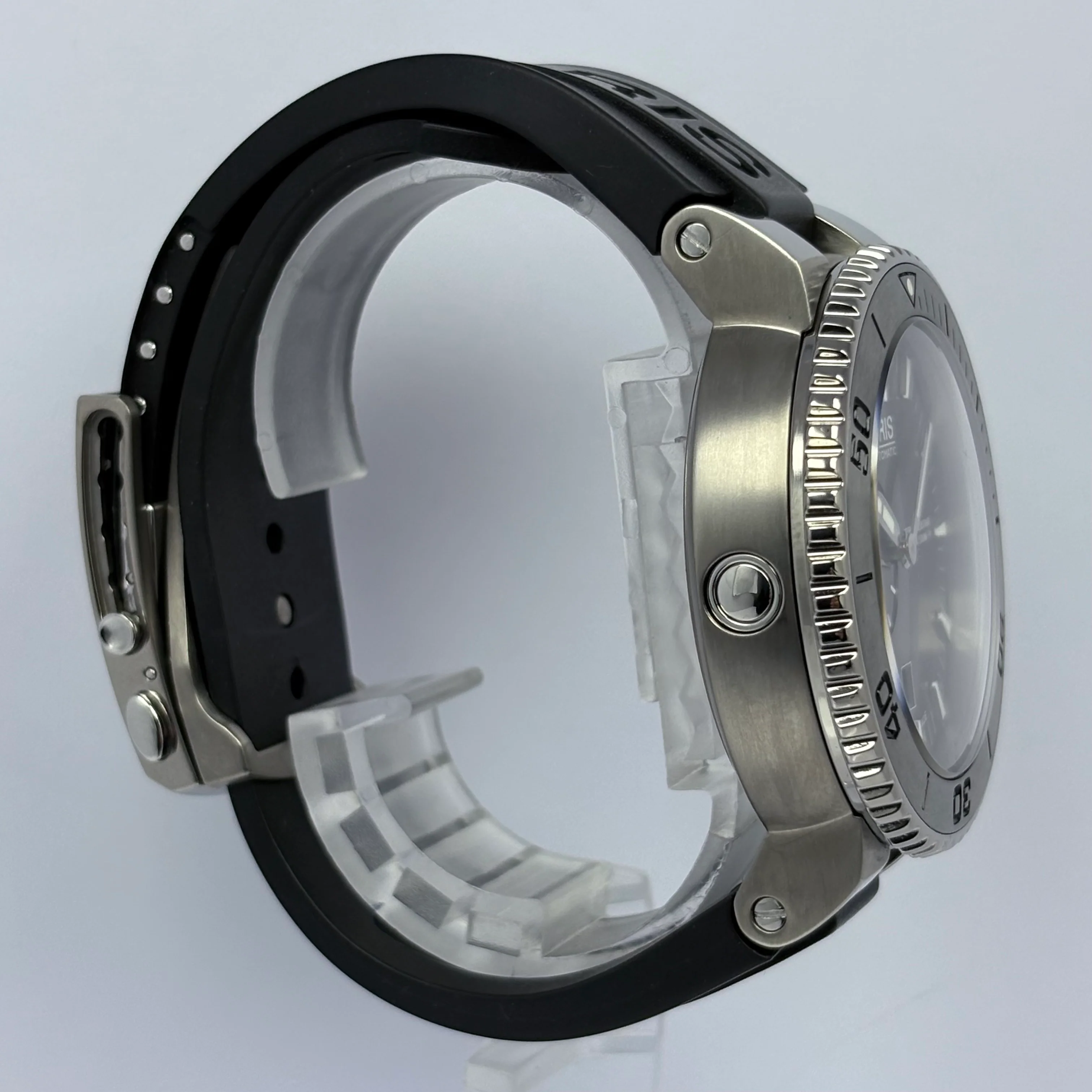 Reloj Oris Aquis Titan Small Second Date Automático - Image 7