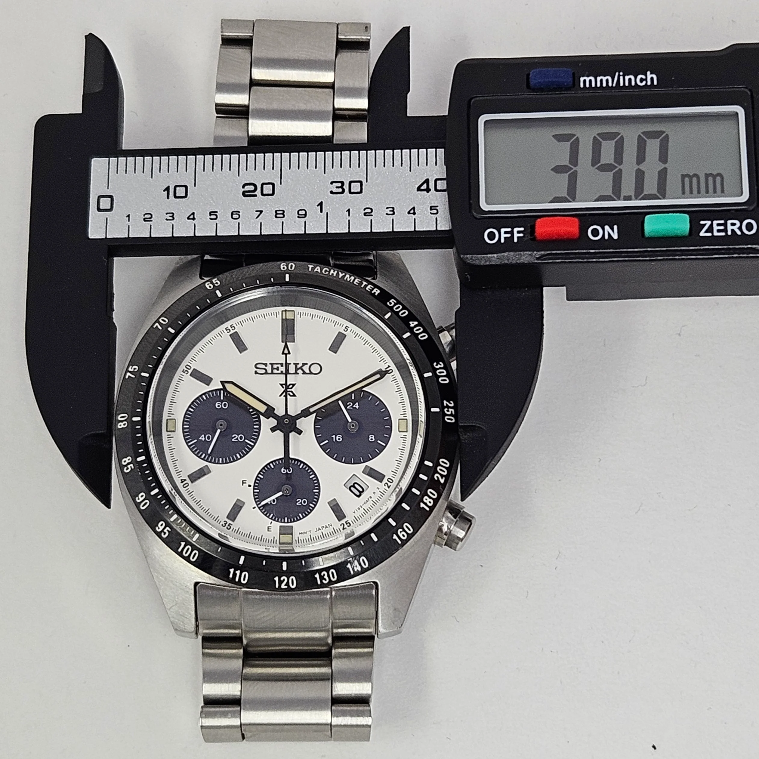 Reloj Seiko Prospex Speedtimer Panda Quartz - Image 8