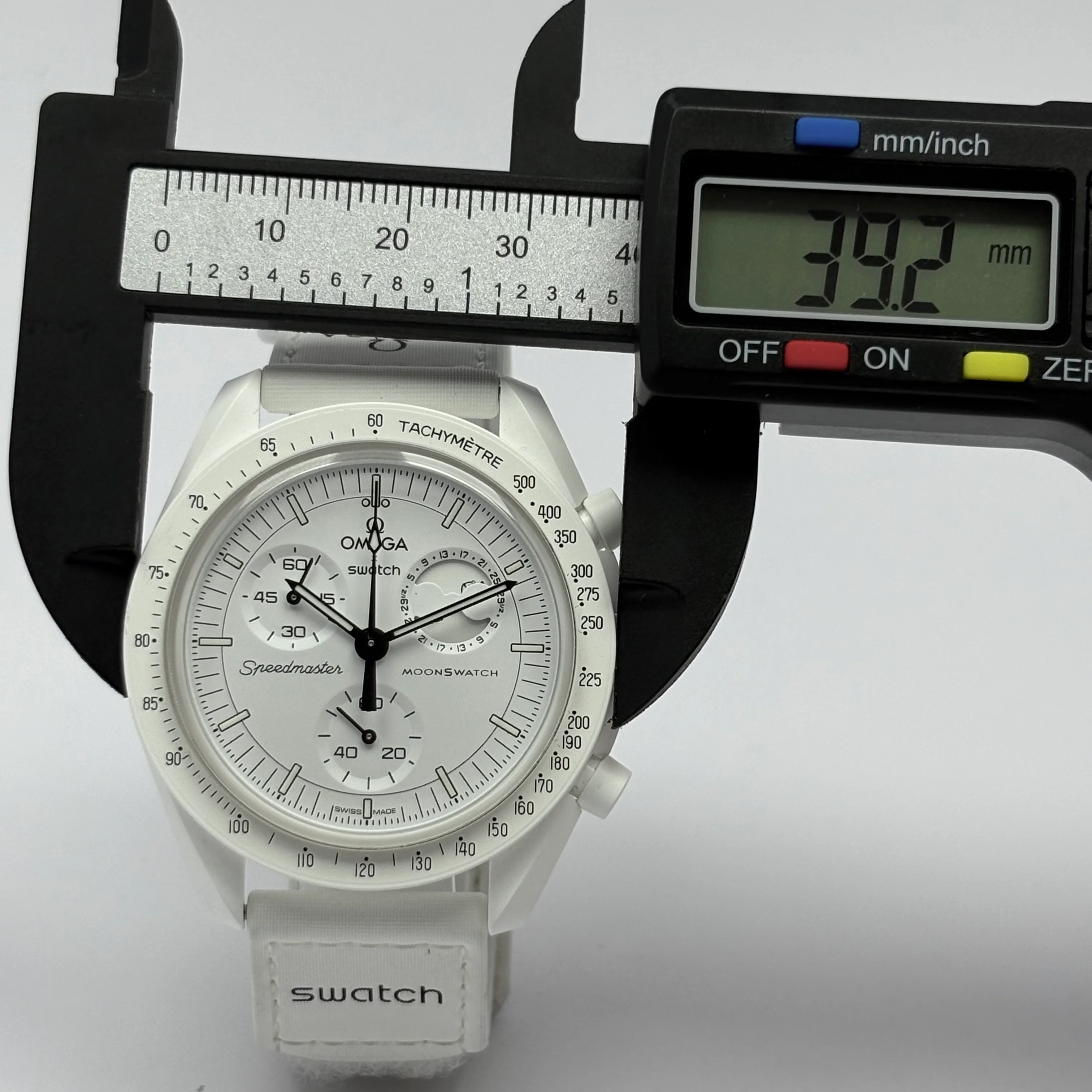 Reloj Omega x Swatch MoonSwatch Mission to the Moonphase Snoopy - Image 8