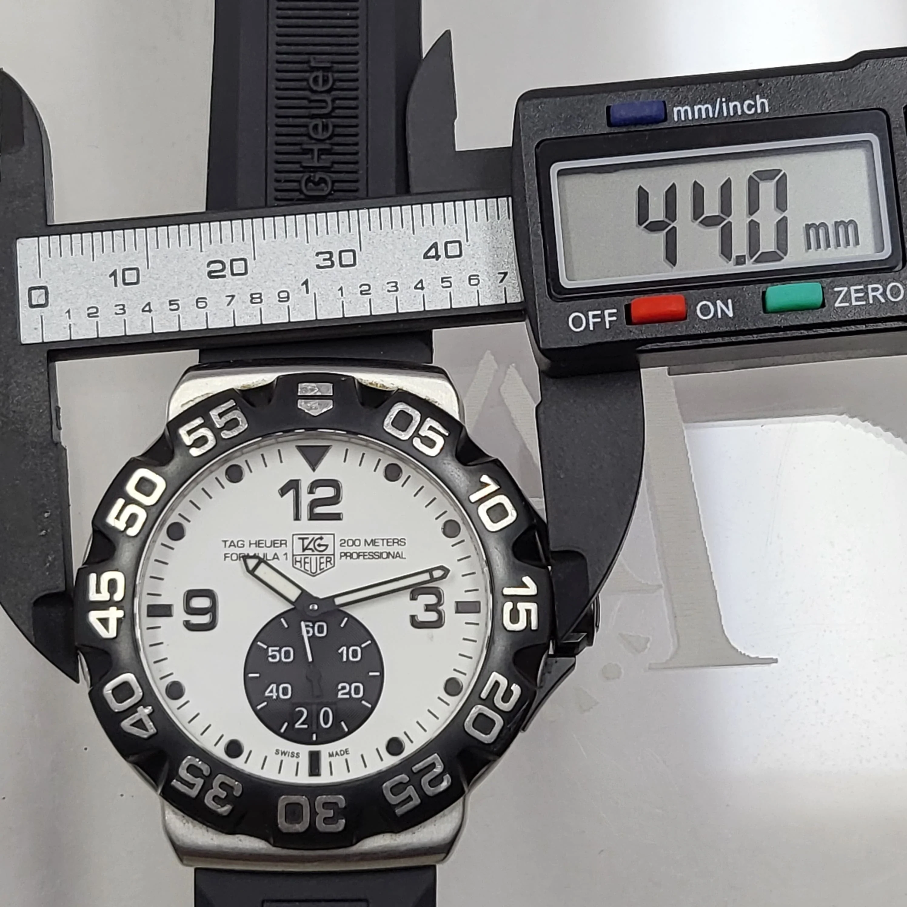 Reloj Tag Heuer Fórmula 1 Full Lumen Quartz - Image 9