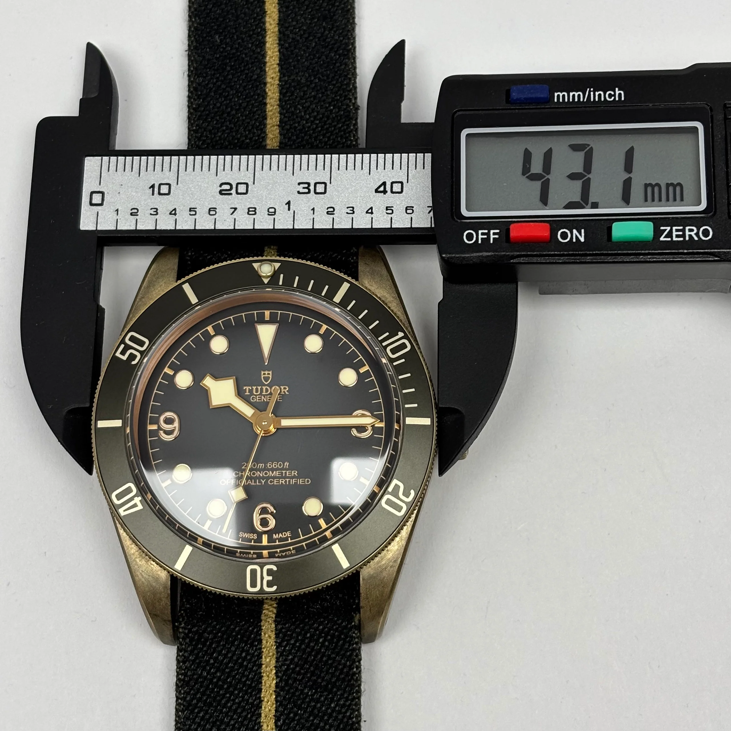 Reloj Tudor Black Bay Bronze Automático - Image 9