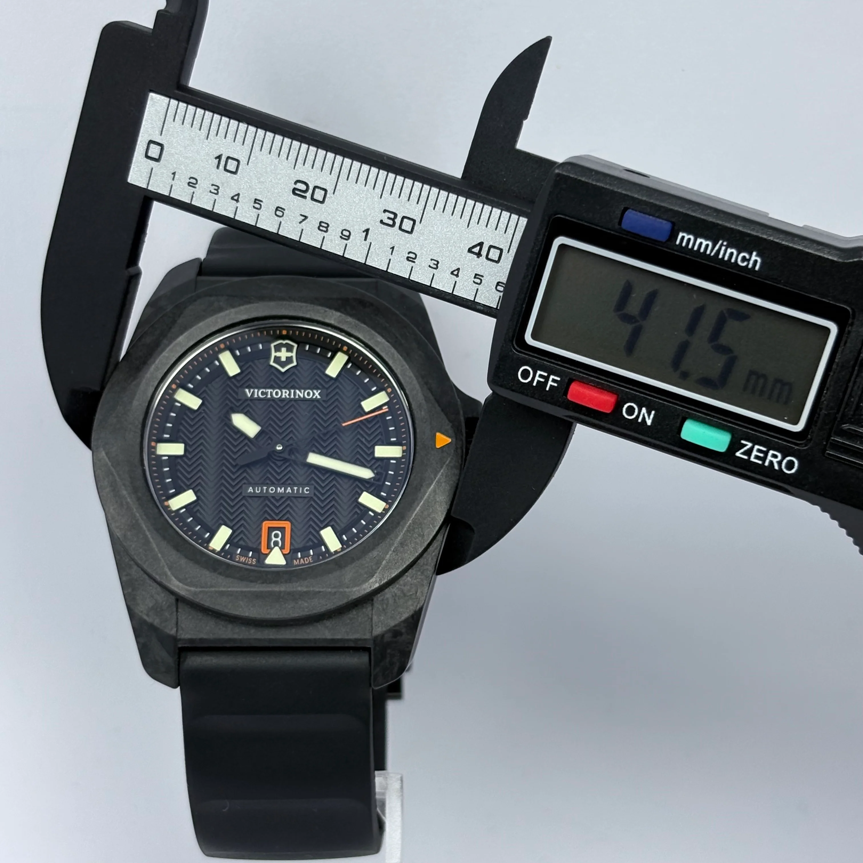 Reloj Victorinox I.N.O.X. Carbono Automático - Image 11