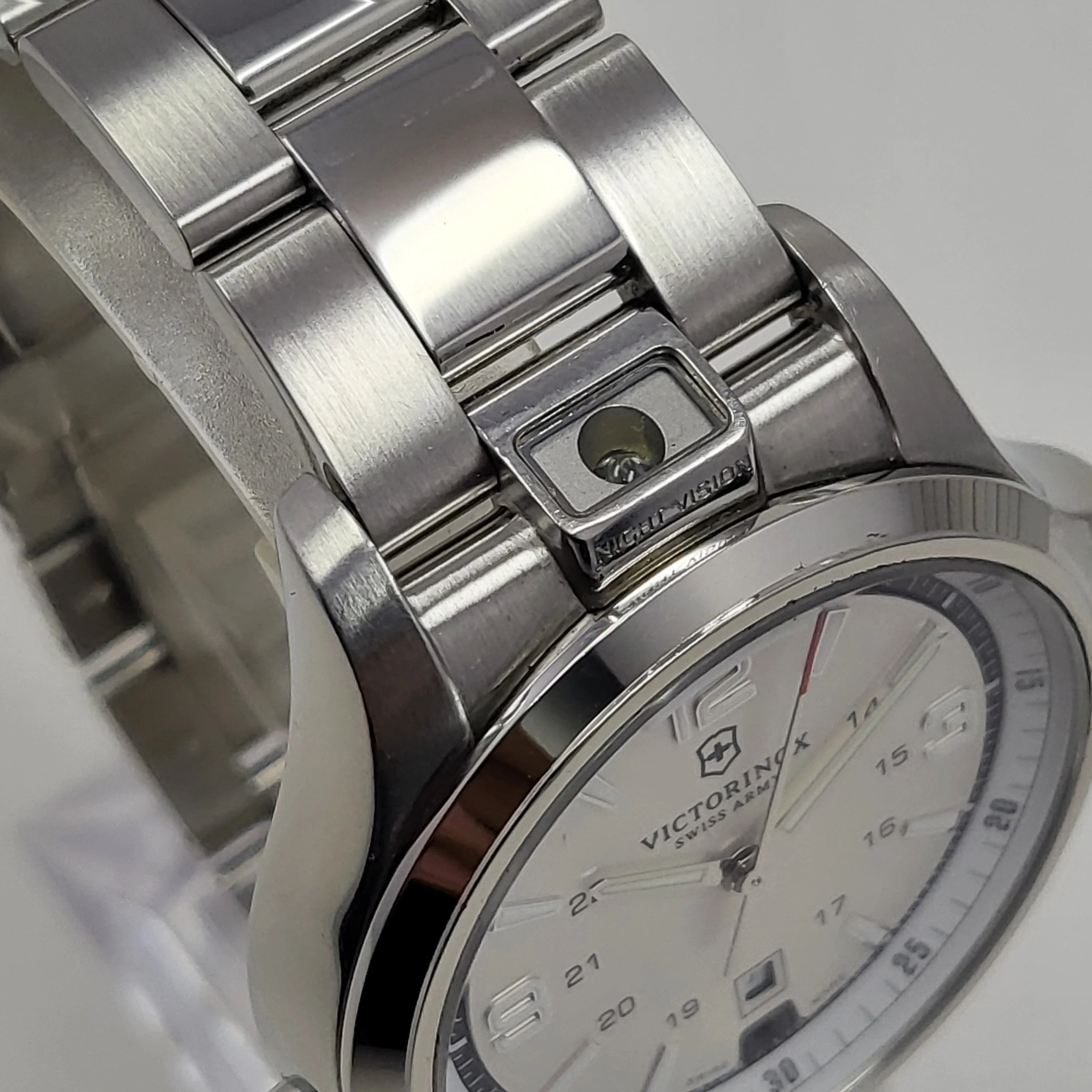 Reloj Victorinox Night Vision Quartz - Image 6