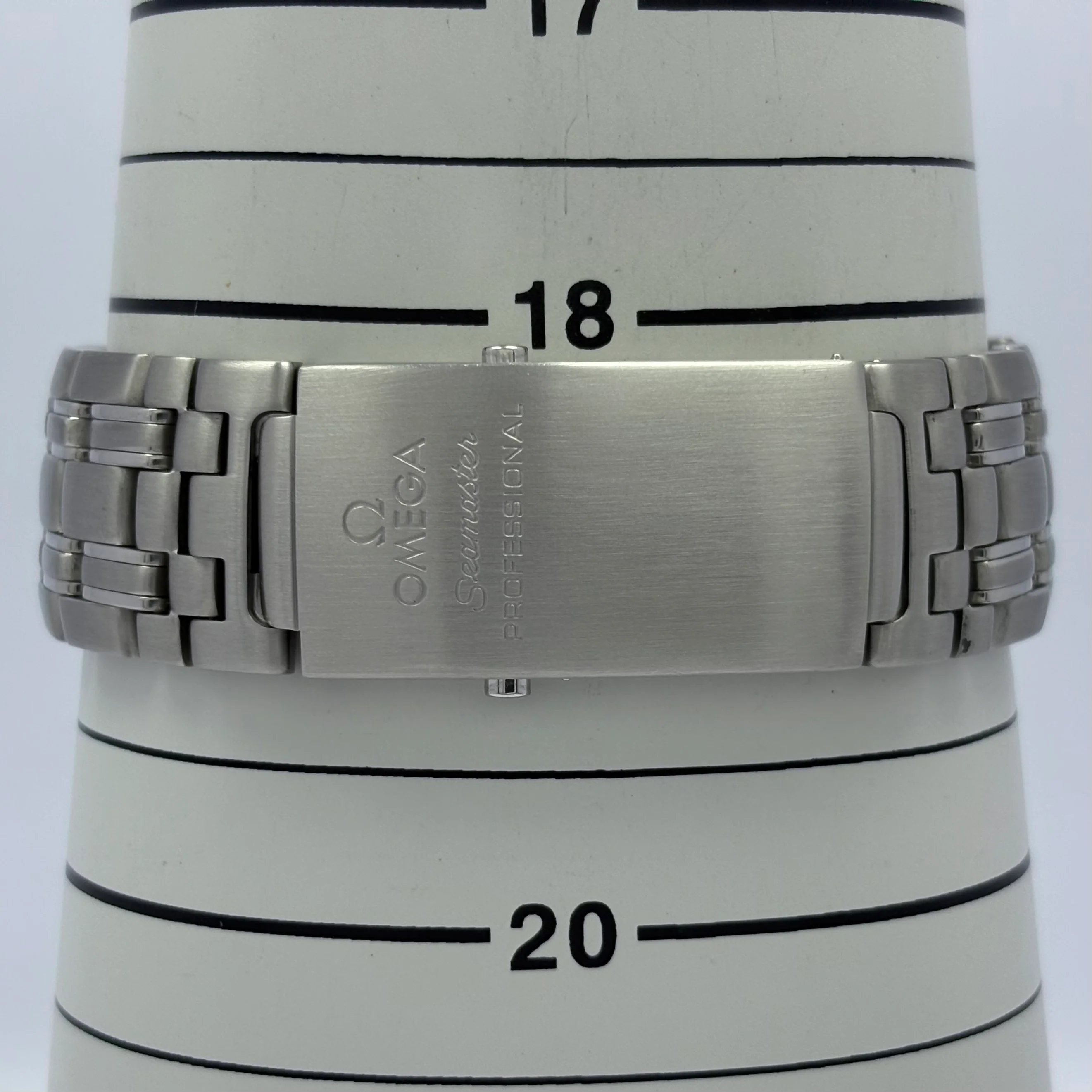 Reloj Omega Seamaster 300M “James Bond” Automático - Image 8