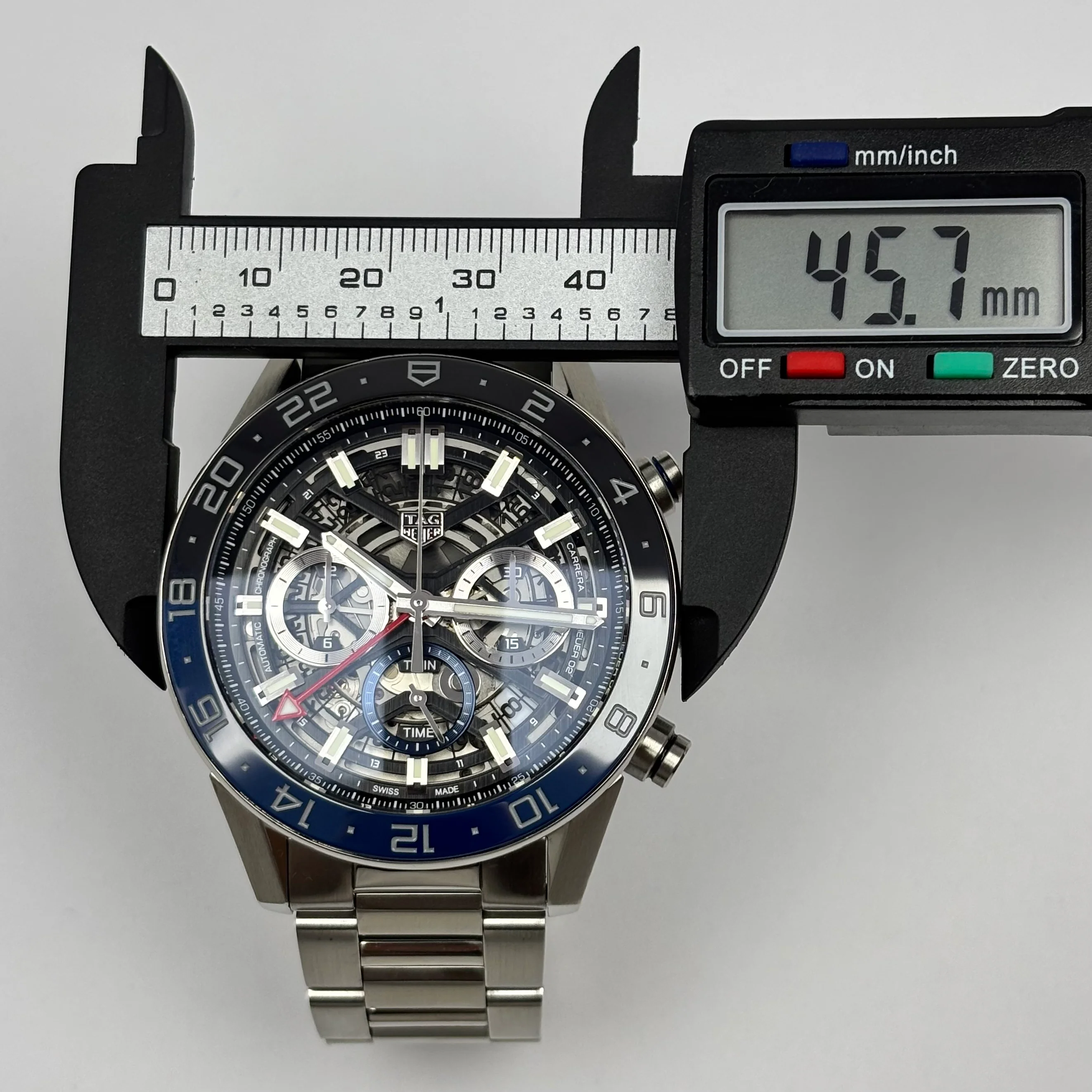 Tag Heuer Carrera Calibre 02 GMT Batman Cronógrafo Automático - Image 8